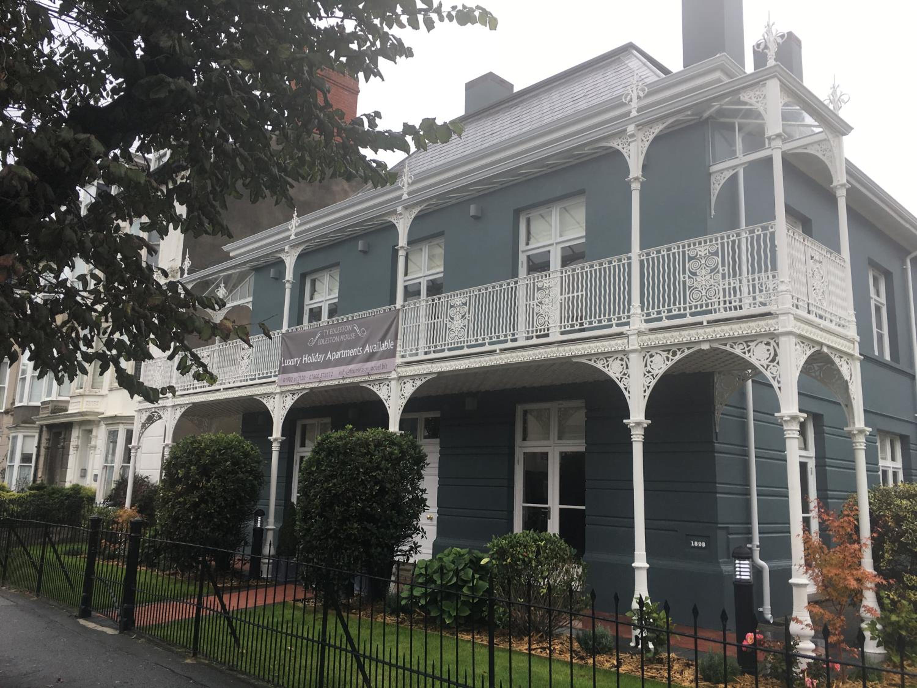 Hotel Llys Celyn - Holly Farm