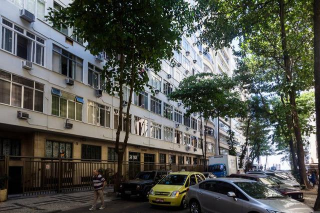 Apt reformado Copacabana lateral praia 815 view 2