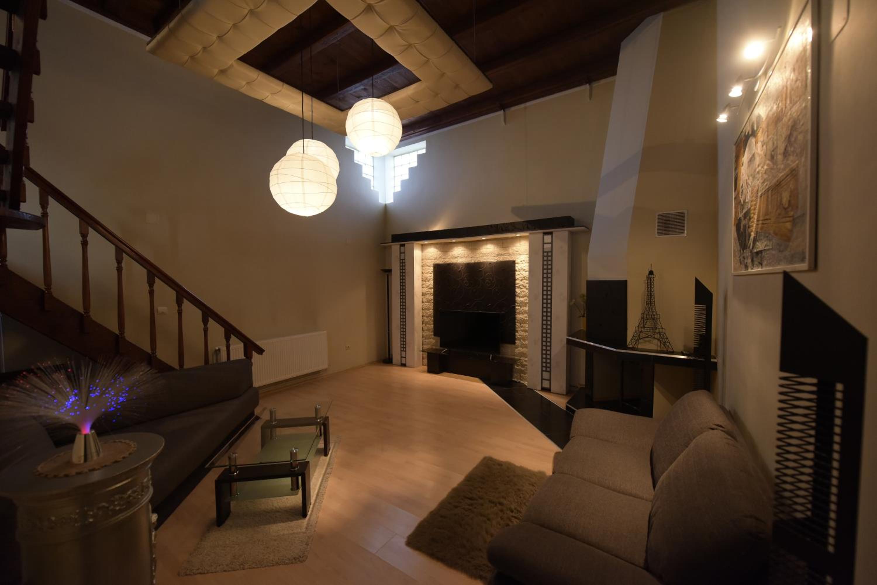H & V Residence - Split Level Apartment view 4