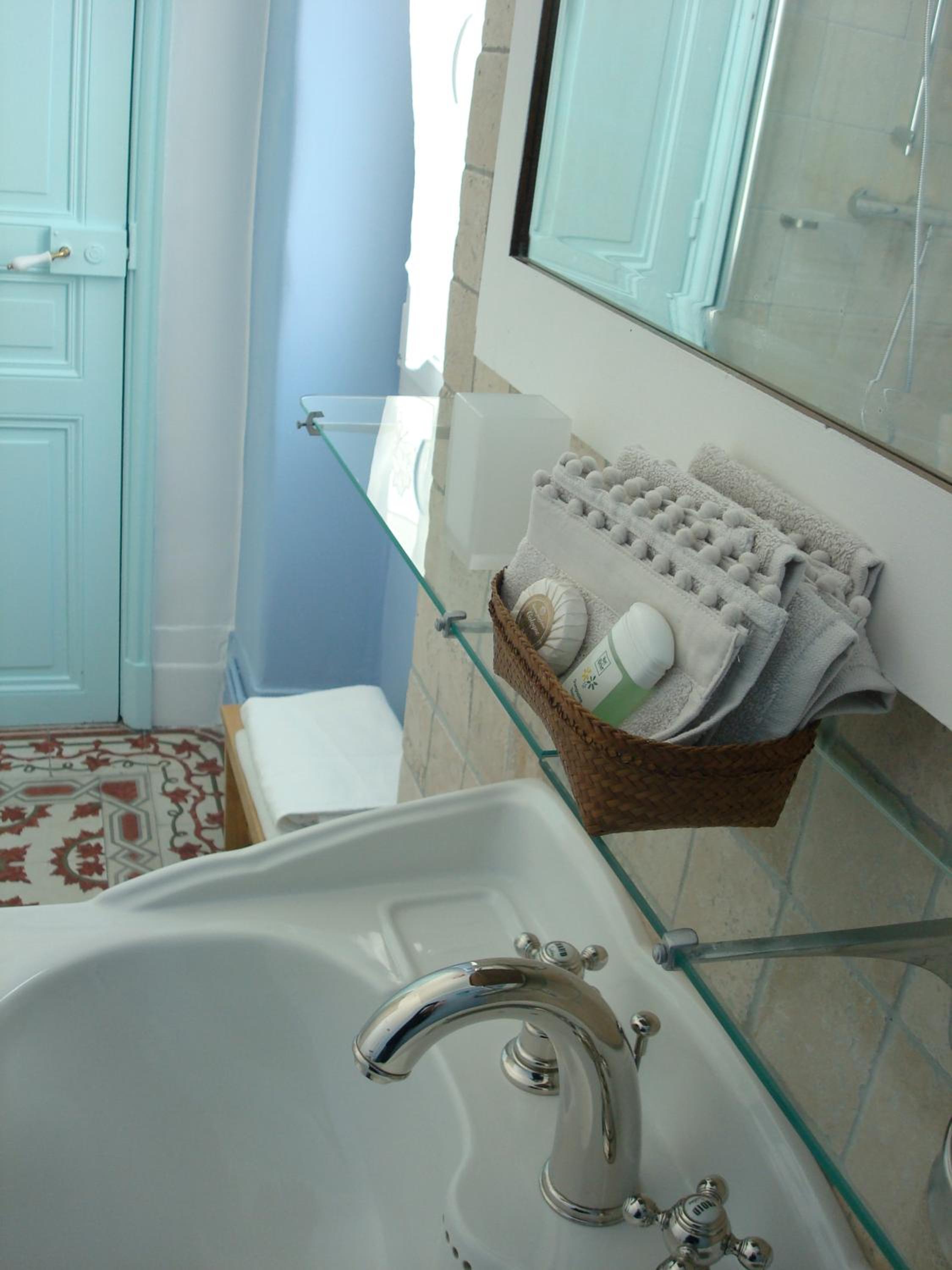 Maison Velvet view 3