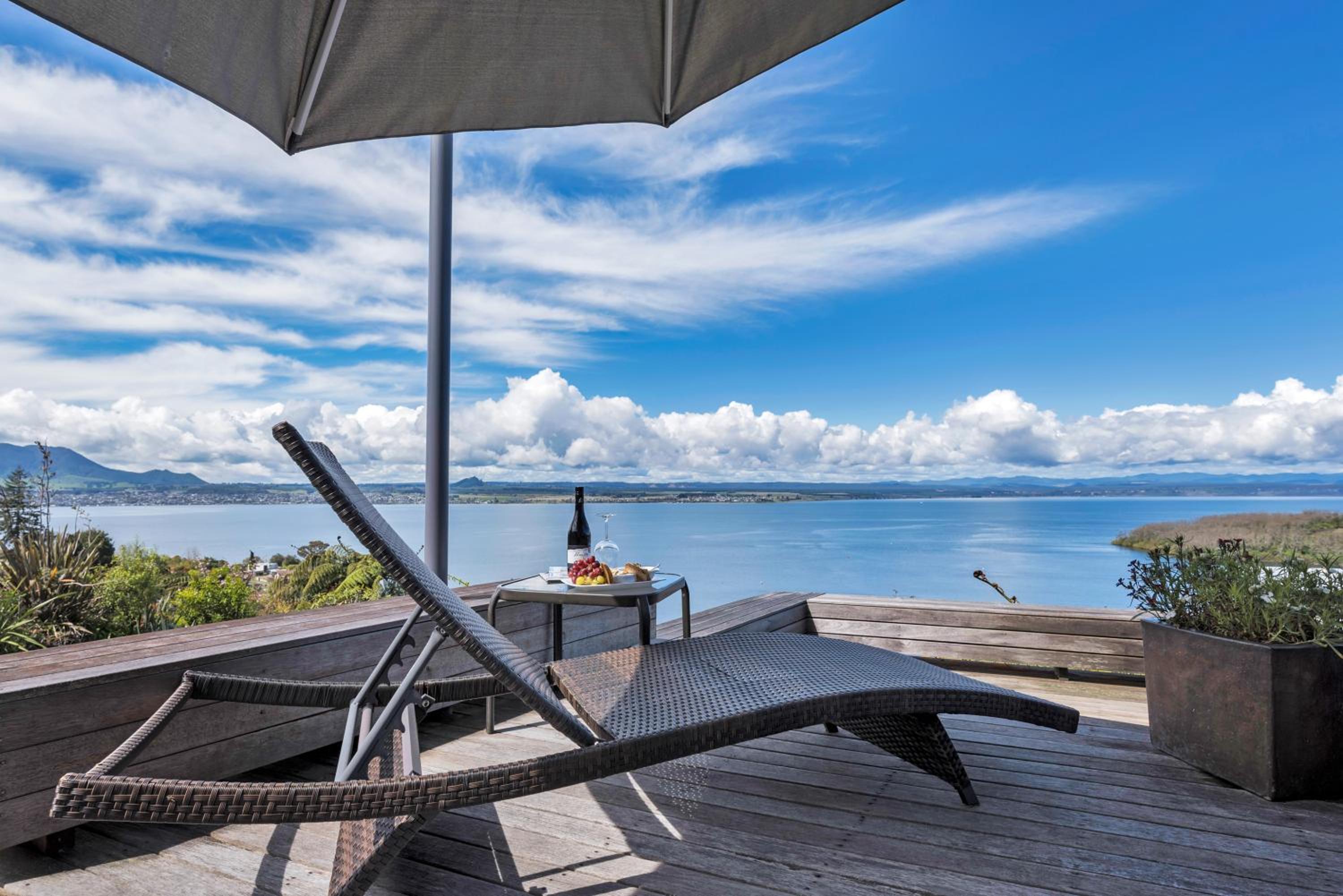 Hotel Serenity On Wakeman - Image 1