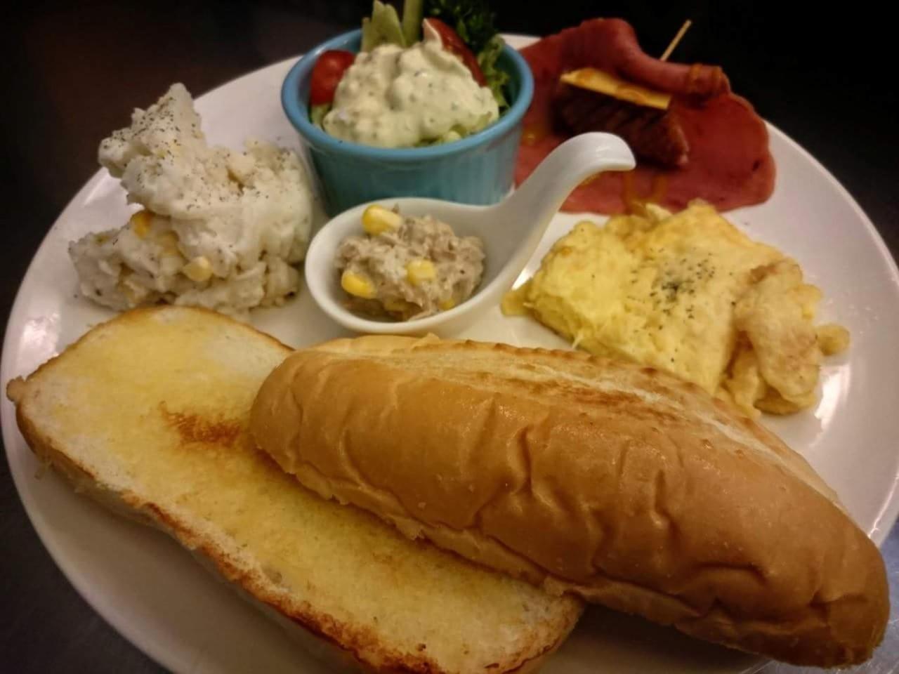 Oia Cafe B&B