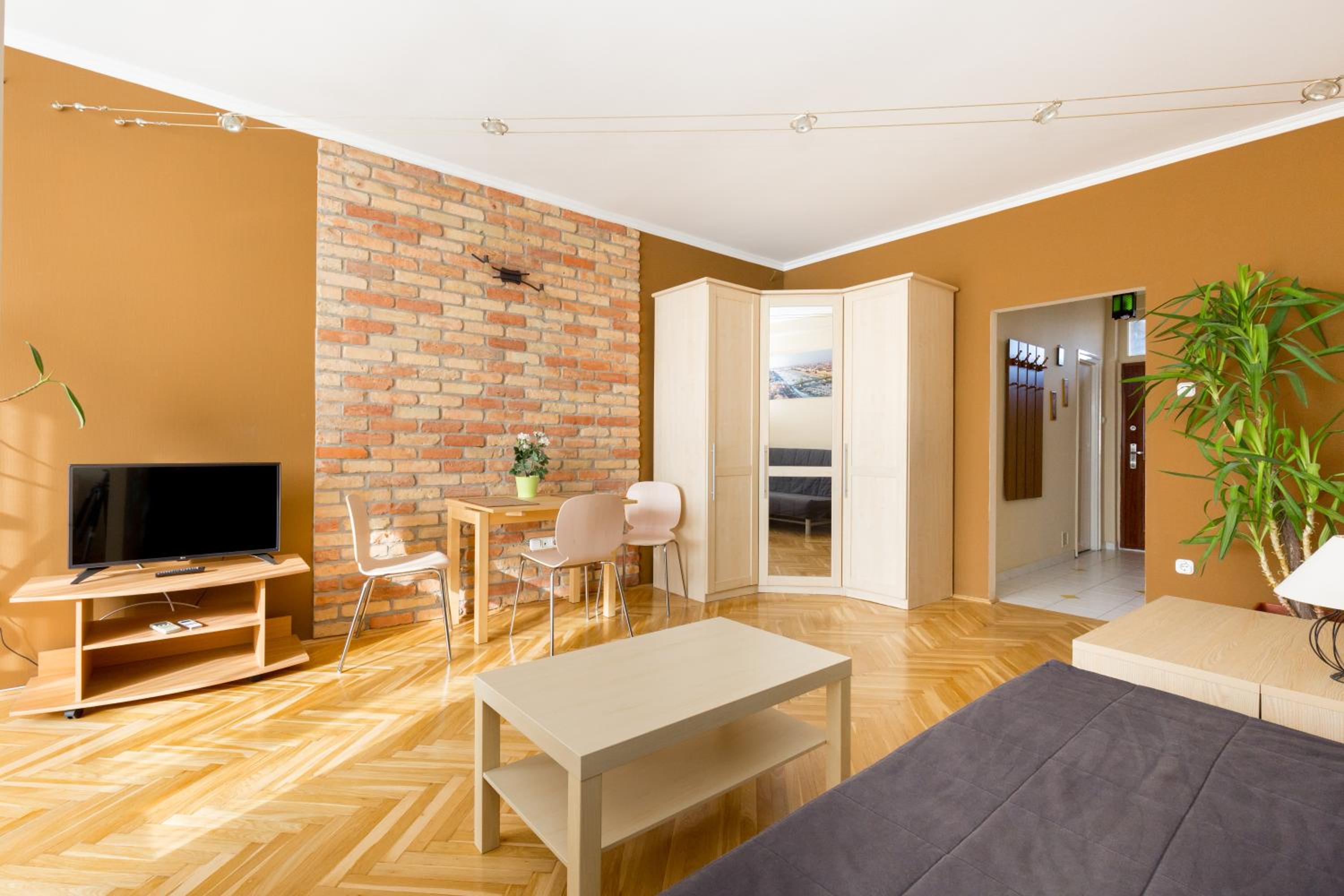 East Station Studios - Baross Home 1 & 2 view 2