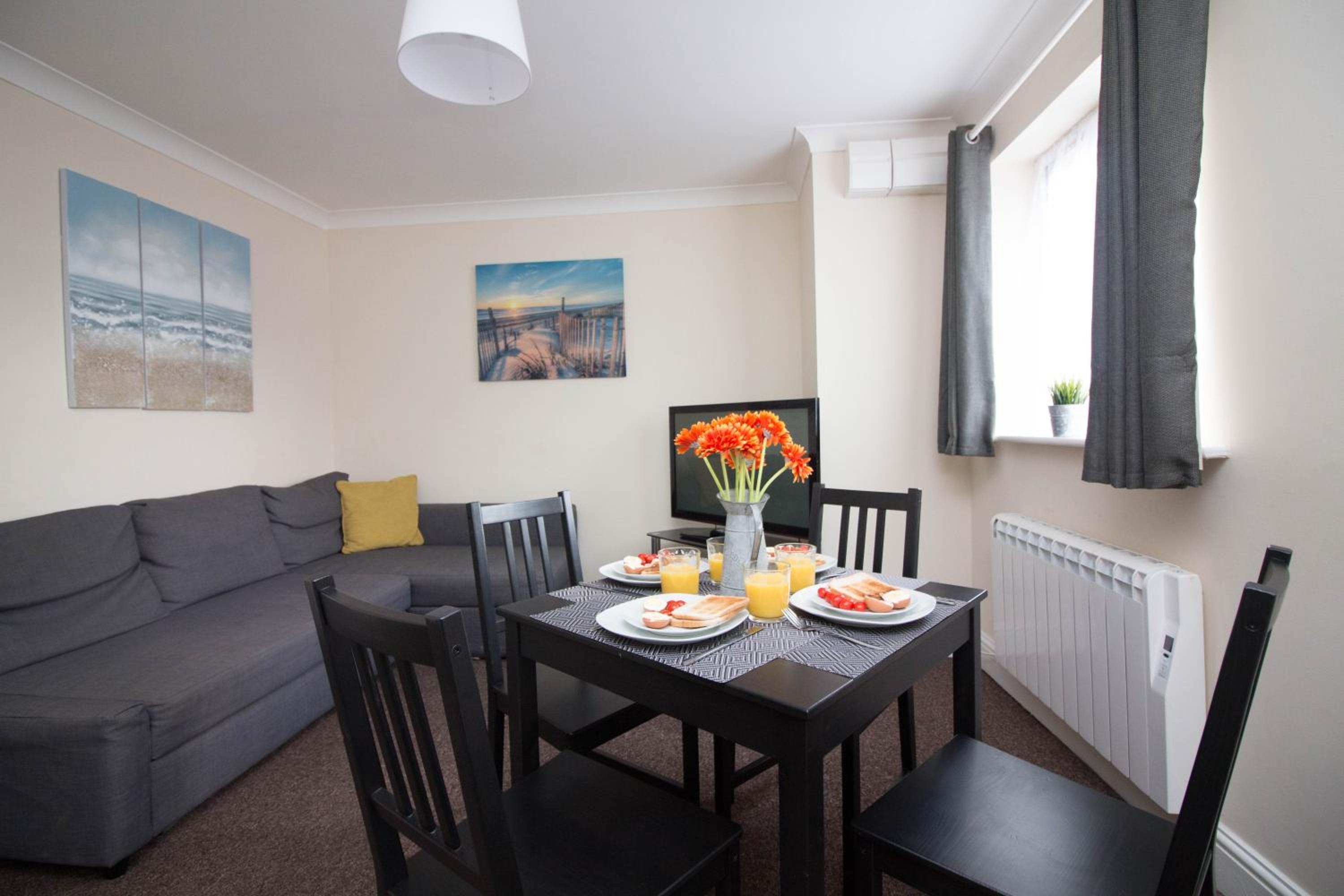 StayZo Penthouse Accommodation 1- Premier Lodge view 5