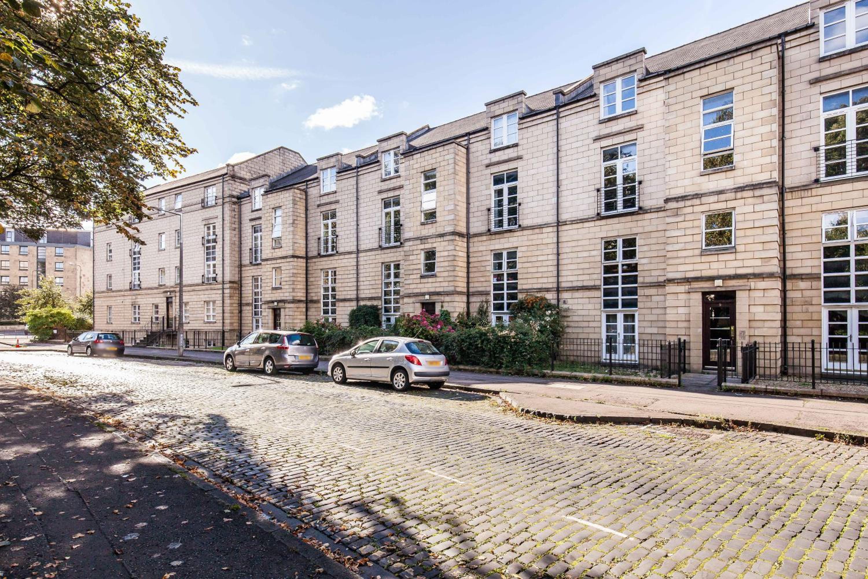 Luxury City Centre Apartment view 4