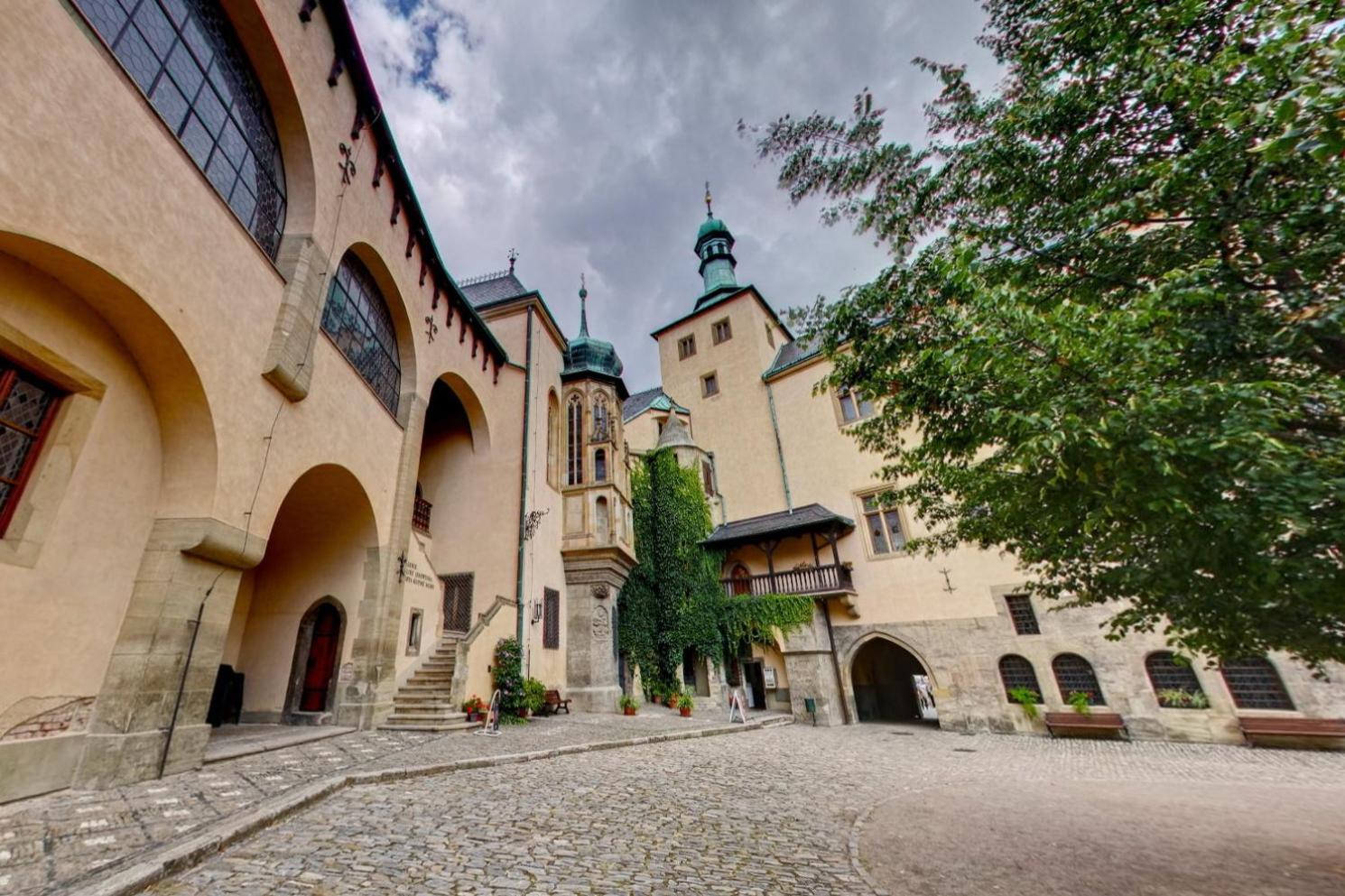 Hotel Comfortable apartments under the St. Barbara´s Cathedral - Image 1