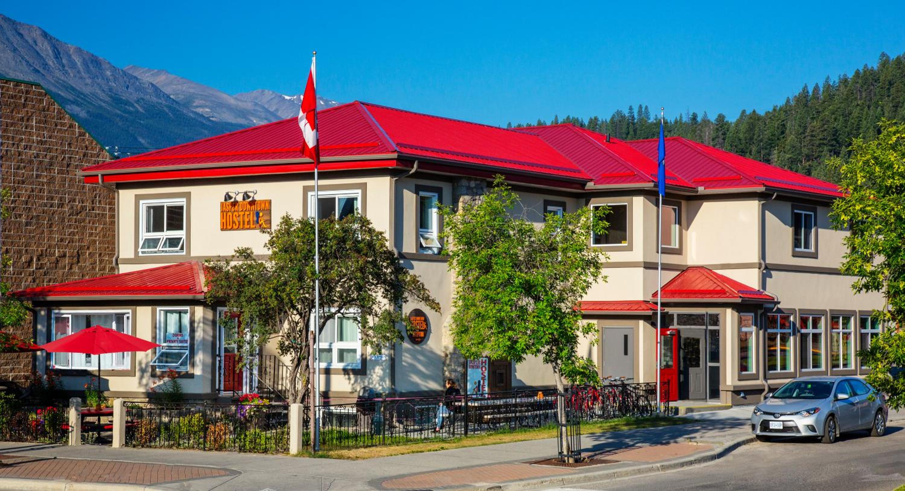Jasper Vacations - Jasper Downtown Hostel - Property Image 1