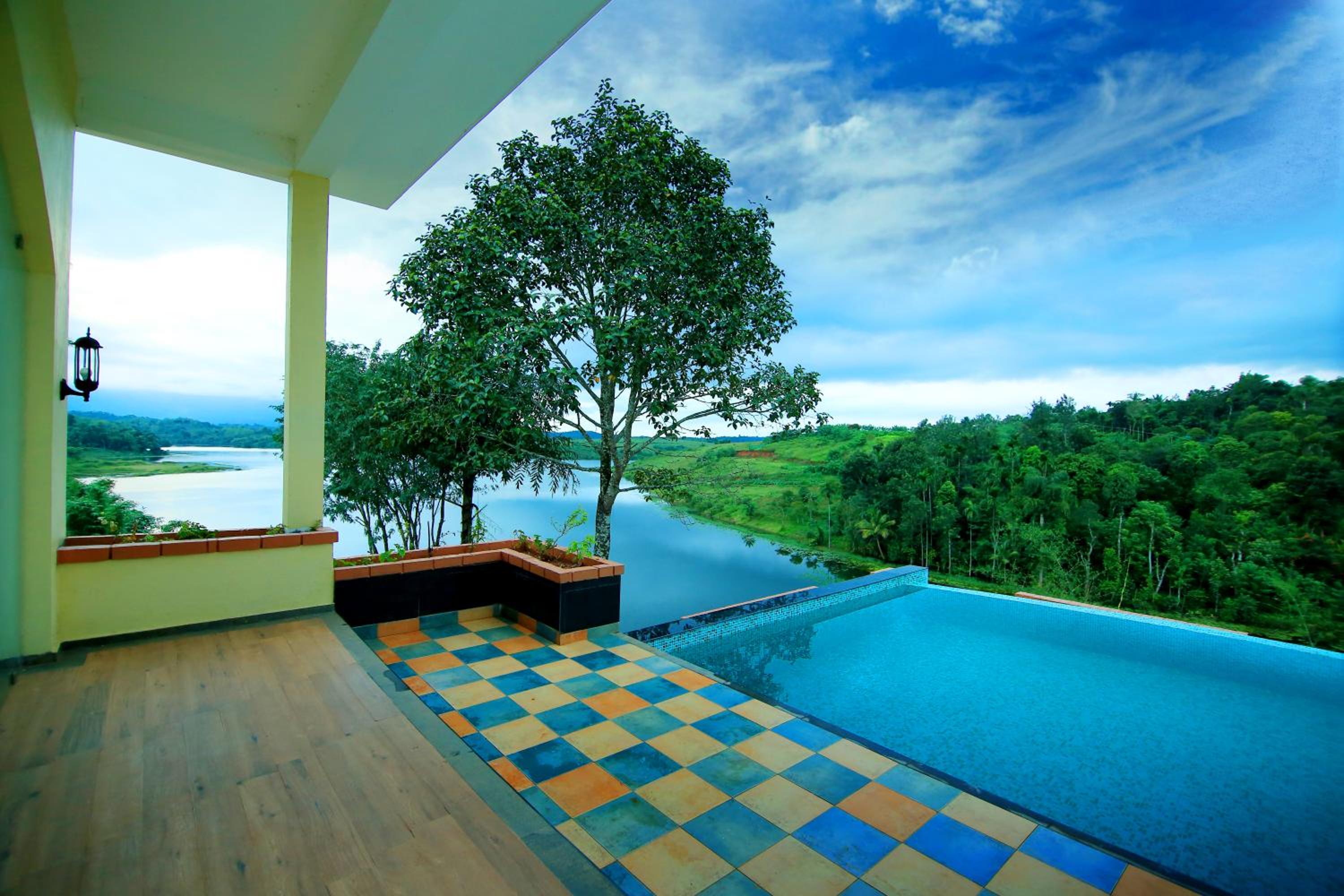 Vista Del Lago view 3
