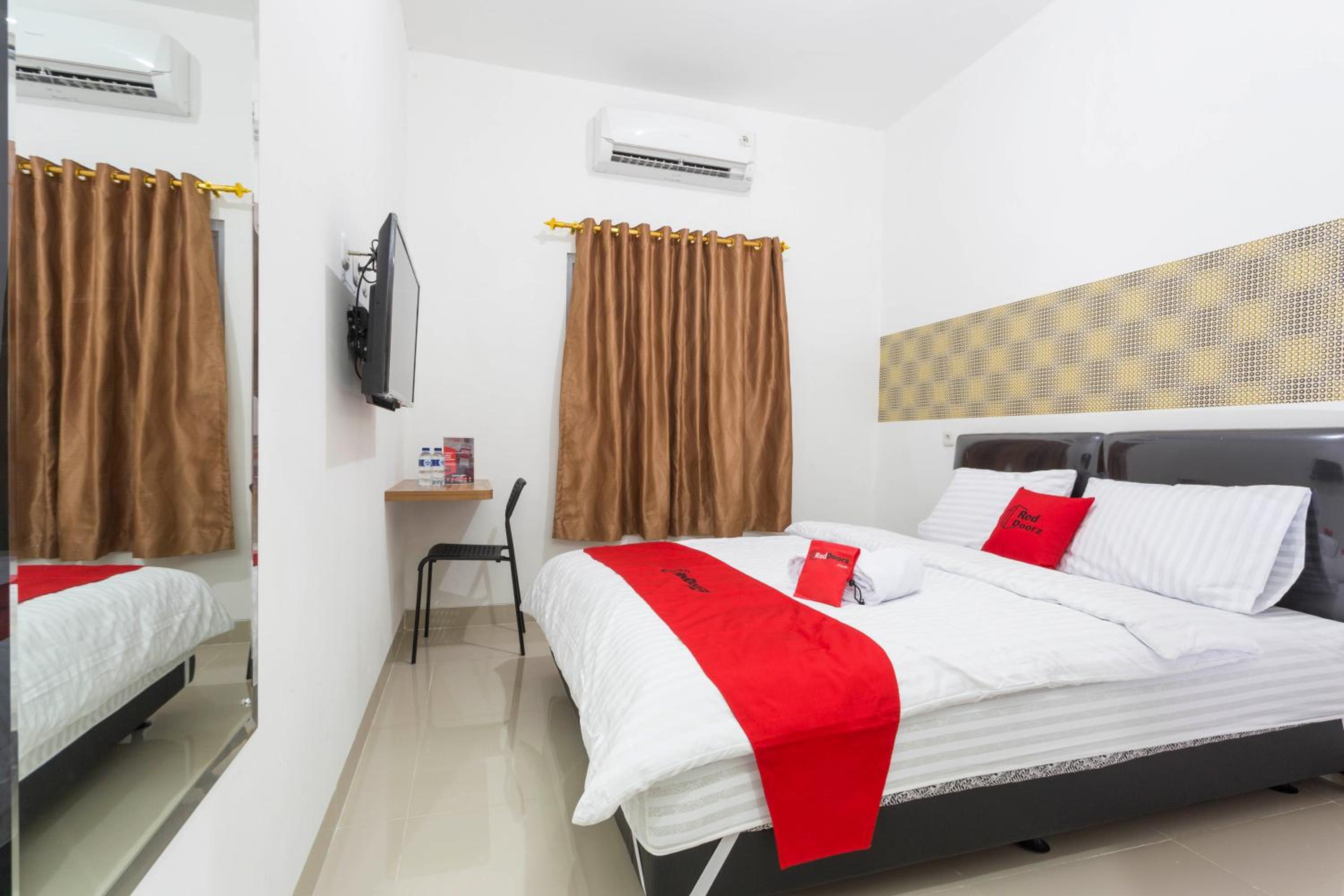 RedDoorz Plus @ Boulevard Residence BSD