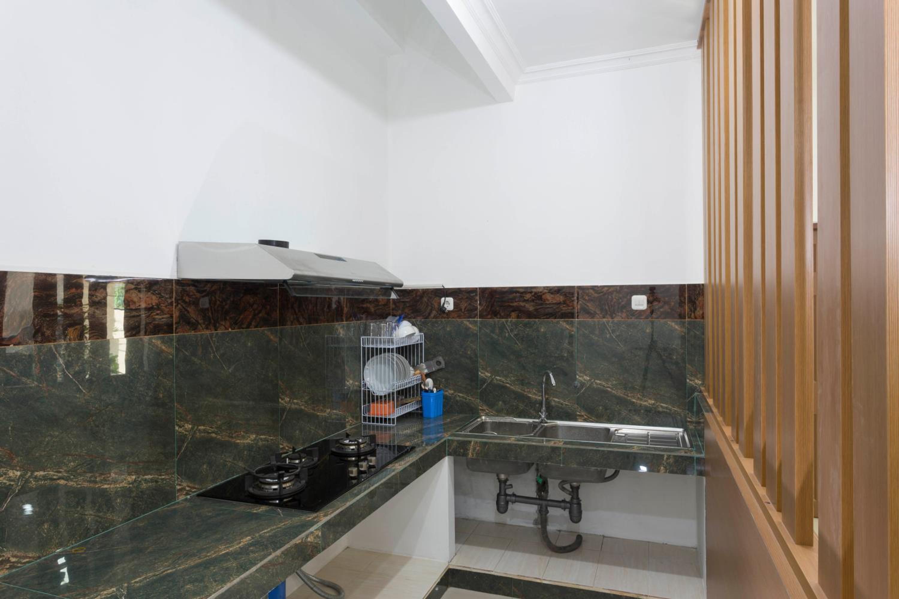 RedDoorz Plus @ Boulevard Residence BSD