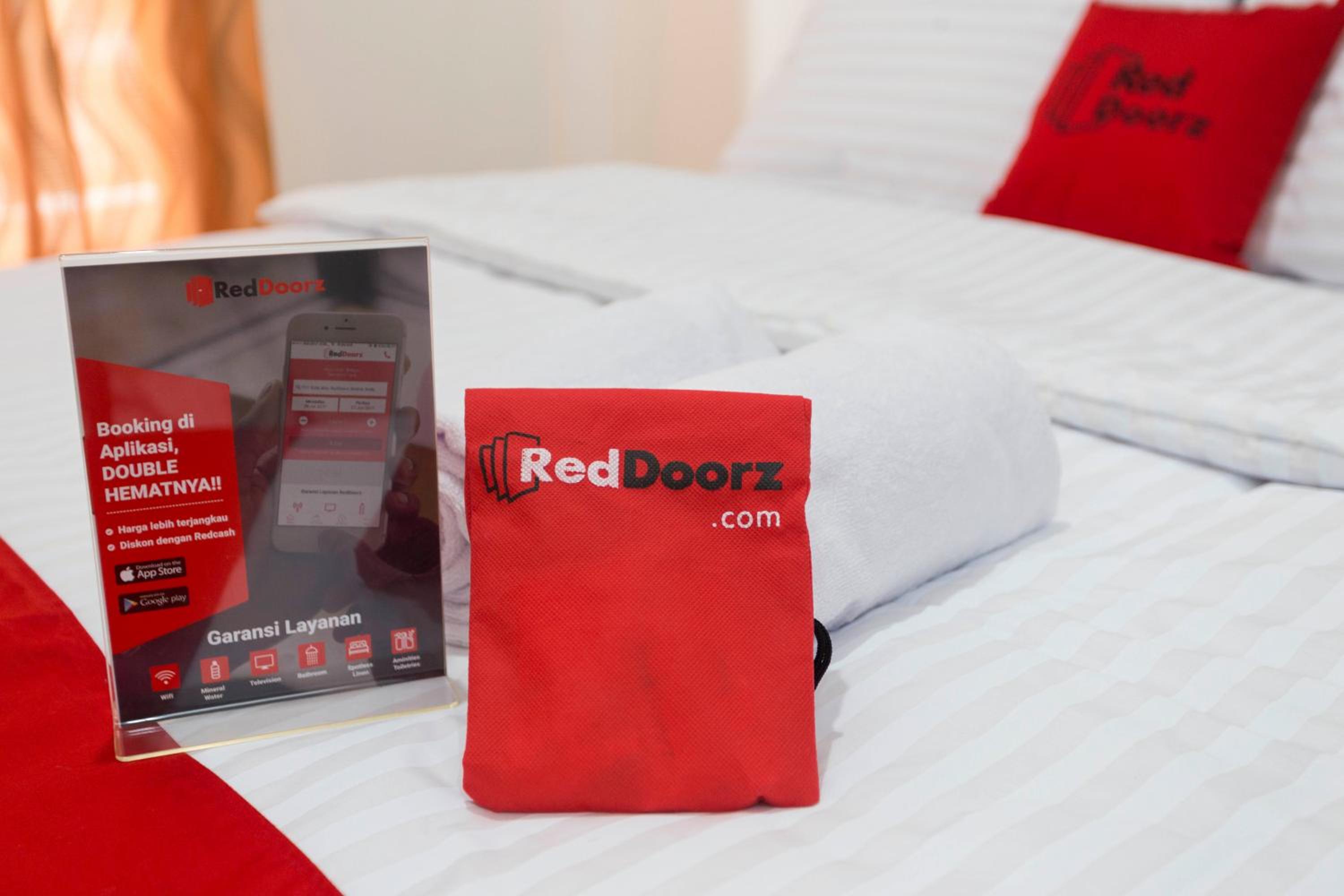 RedDoorz Plus @ Boulevard Residence BSD