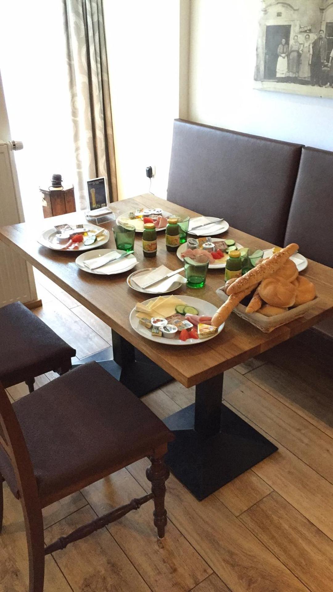 Pension Sunnseitn - Gasthof - Café - Weinkeller