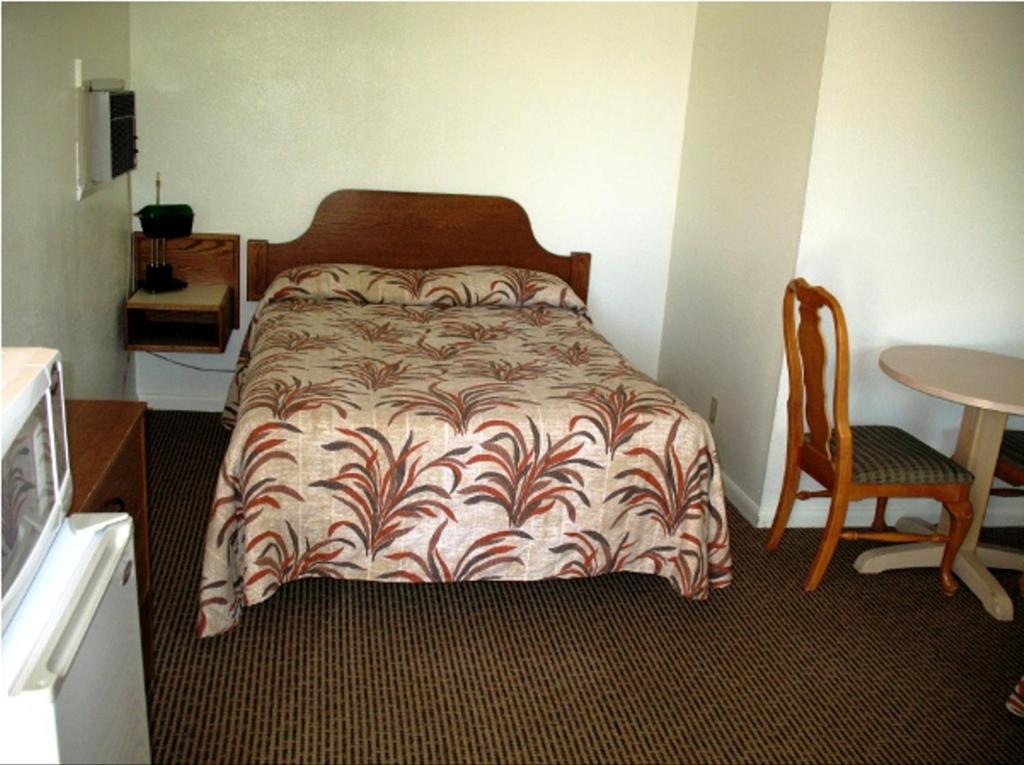 Golden West Motel view 3