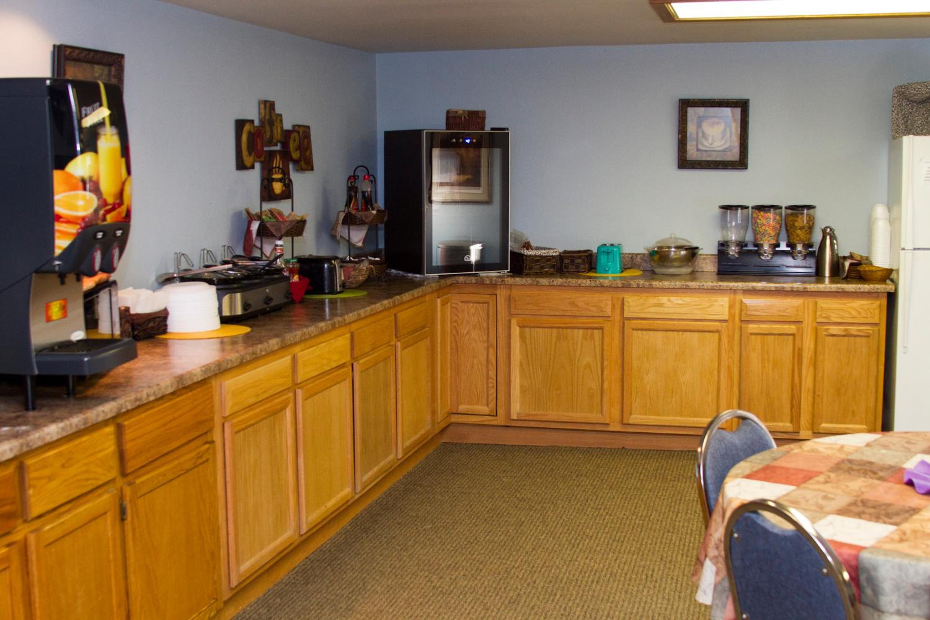Cottonwood Inn & Suites