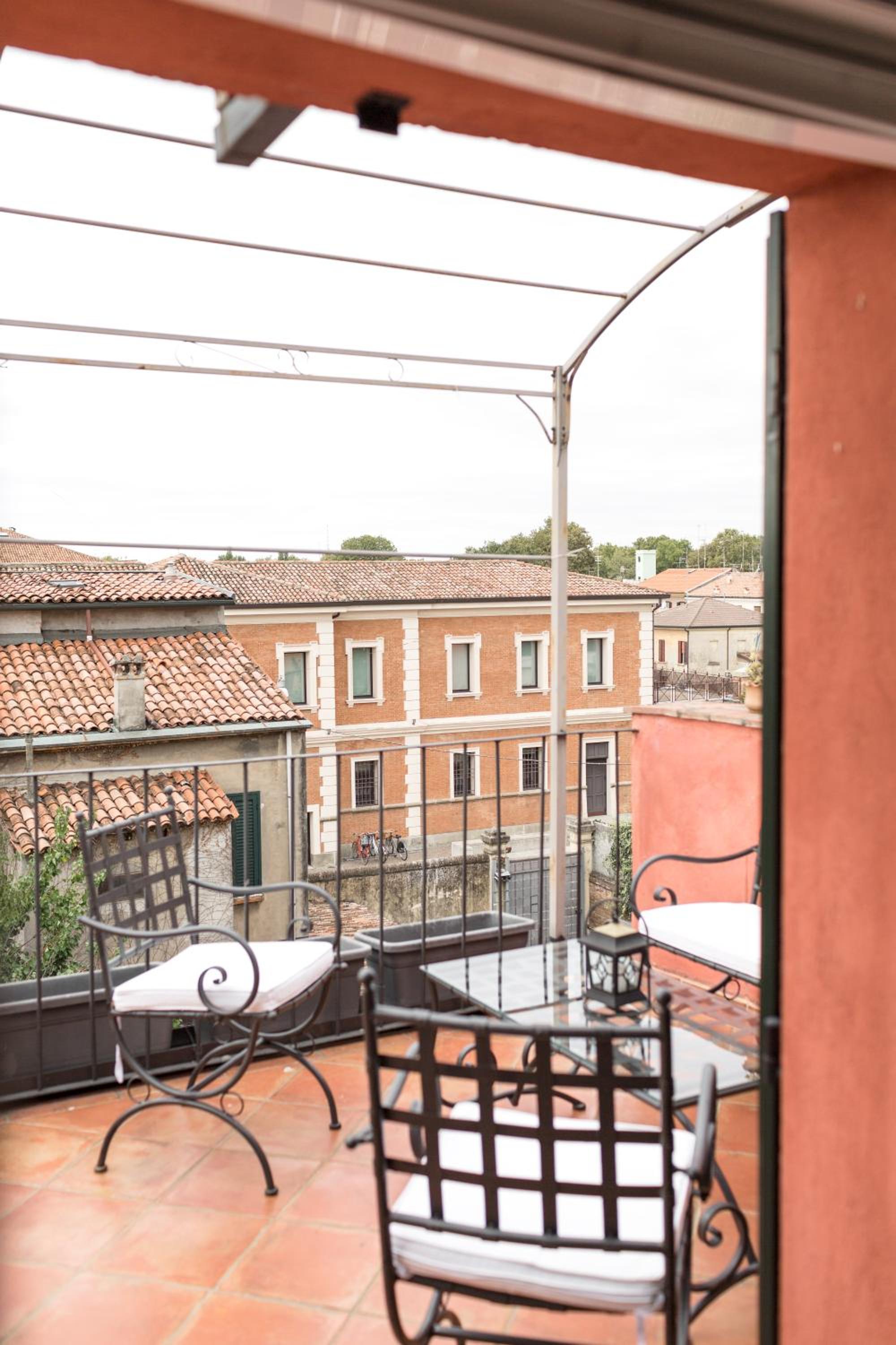 Ferrara Rooms view 5