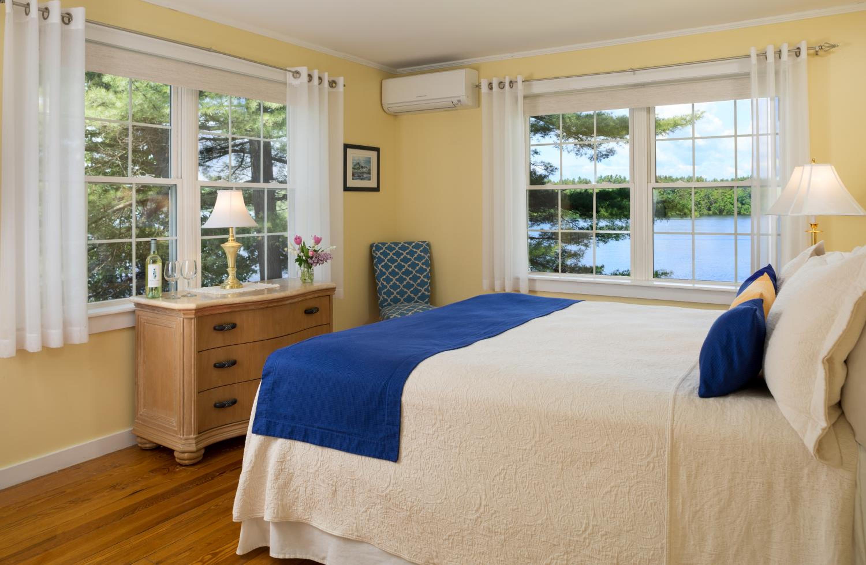 Wolf Cove Inn