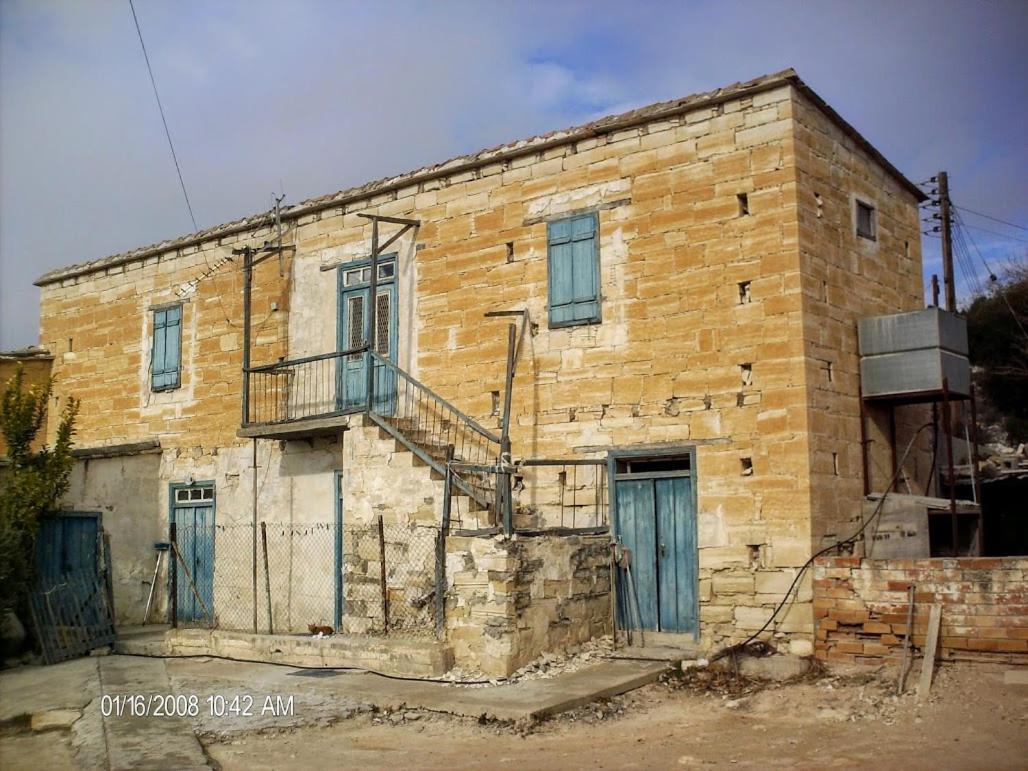Tzionis Holidays Stonehouse