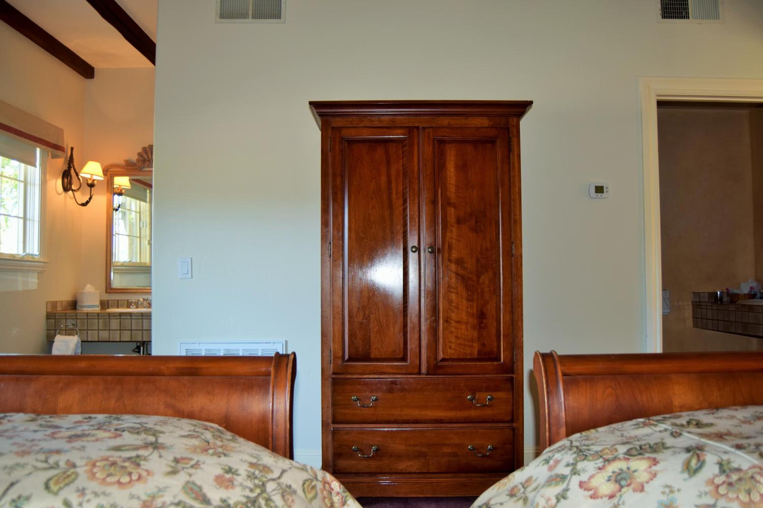 Vineyard Country Inn