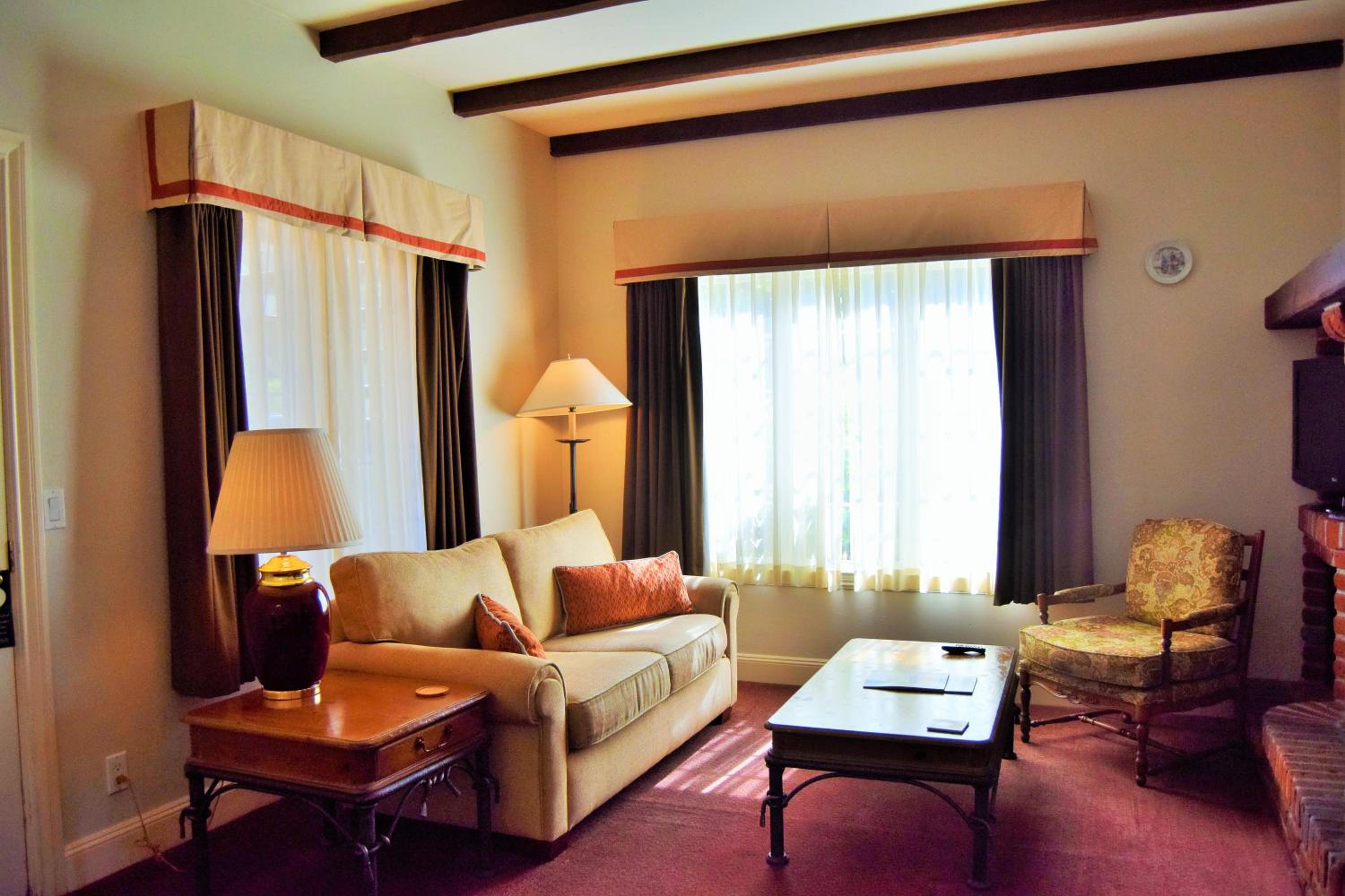 Vineyard Country Inn