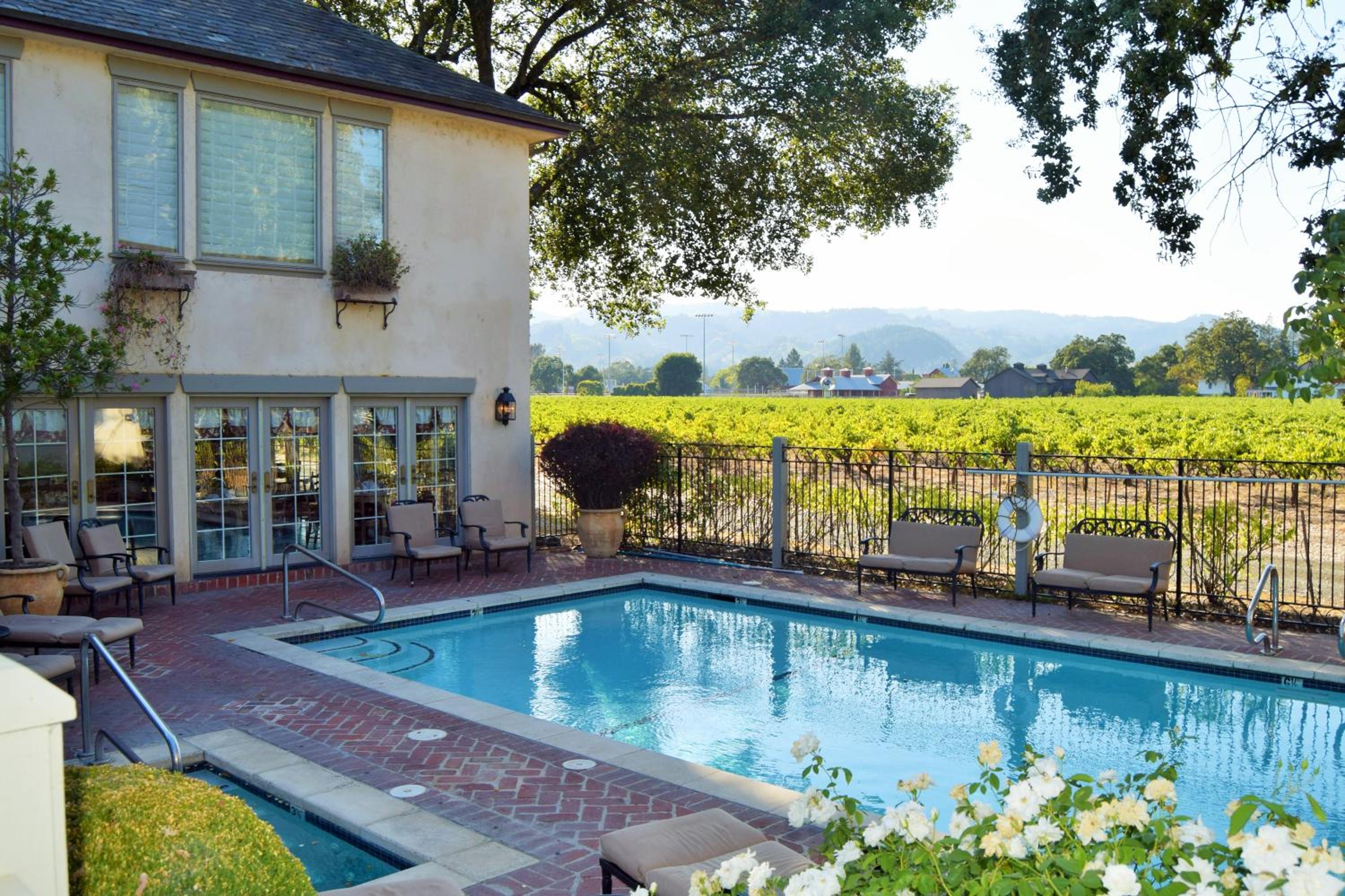 Vineyard Country Inn