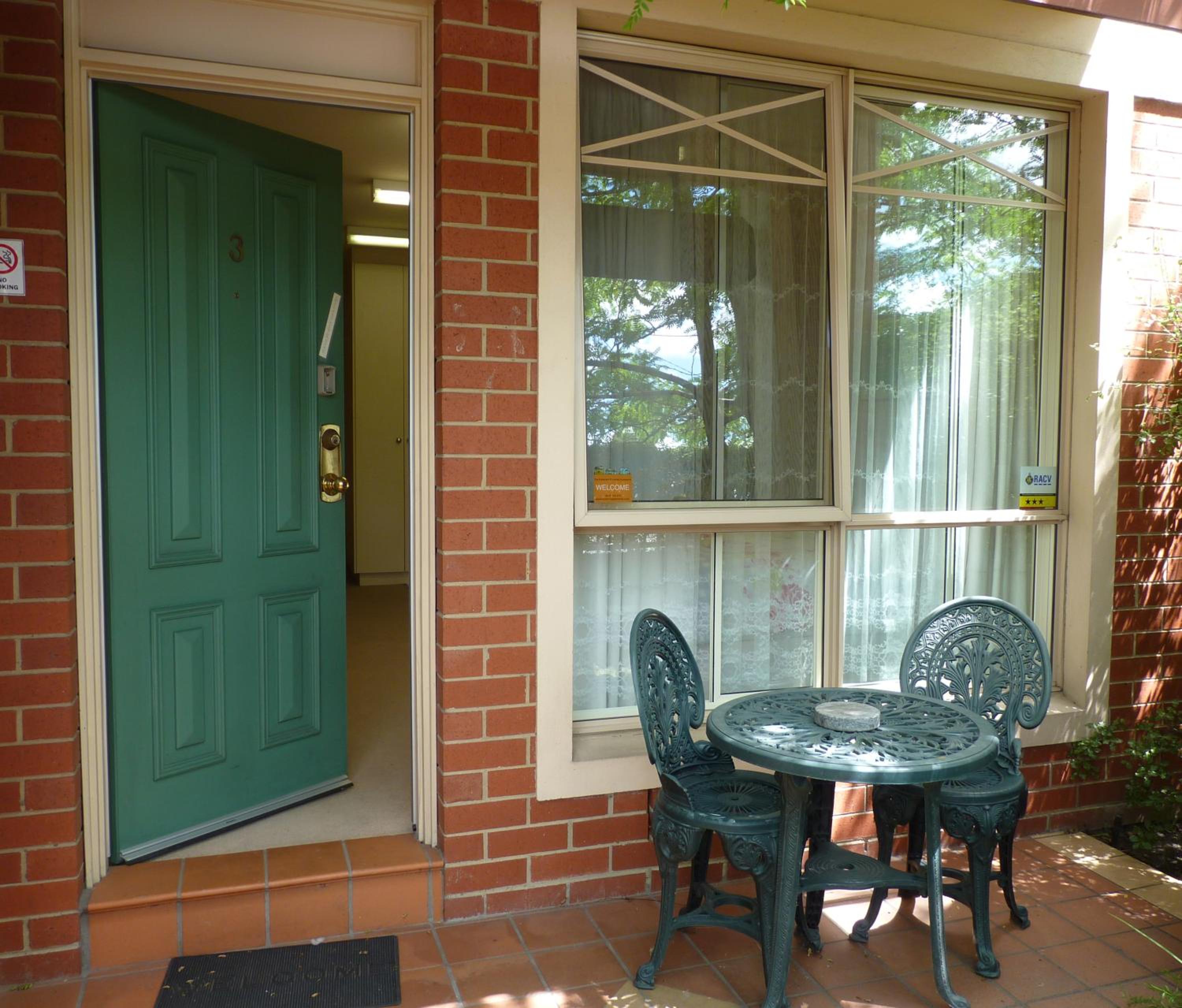 Box Hill Studio Apartment 2 view 2
