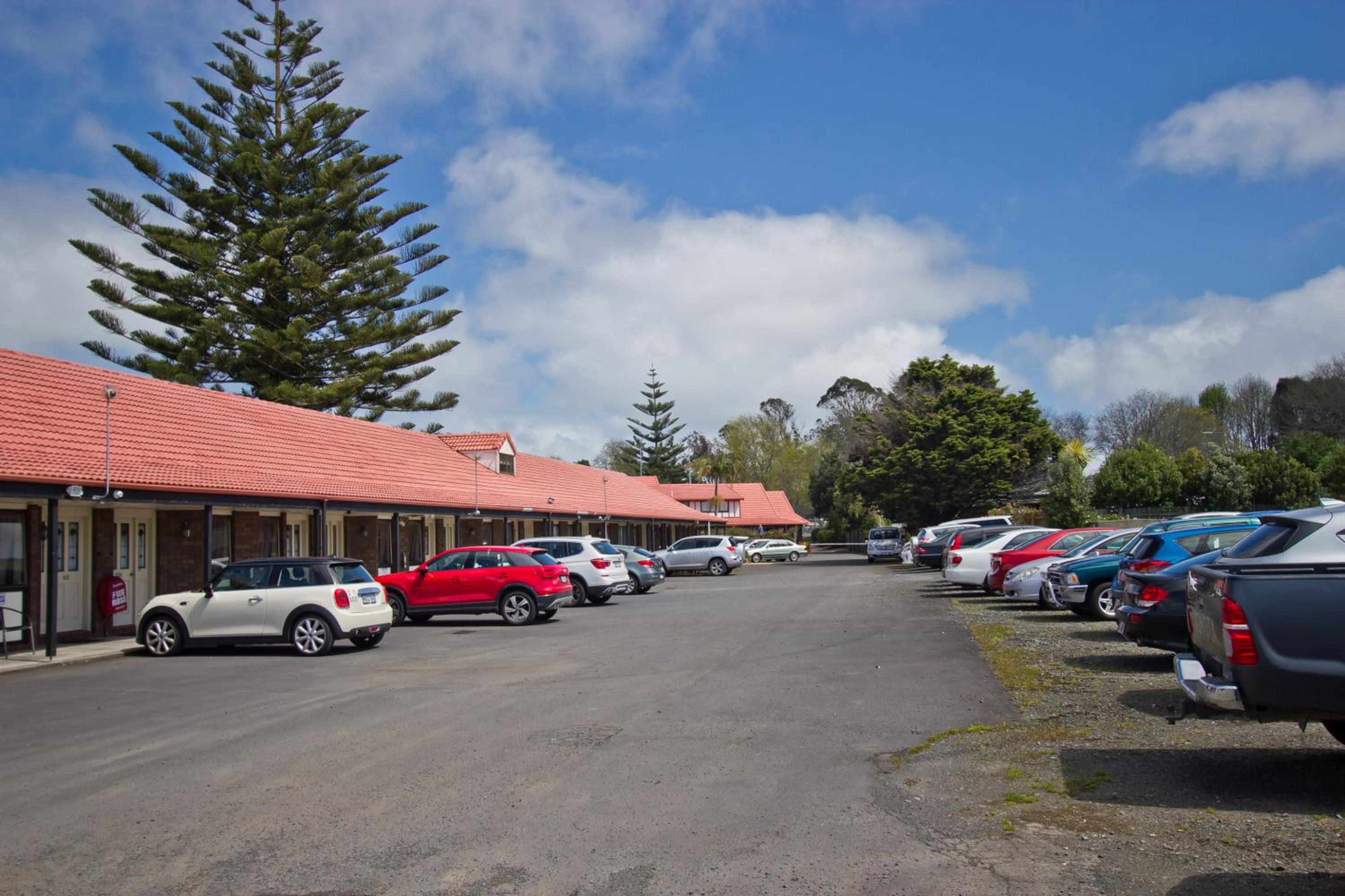 Airport Manor Inn