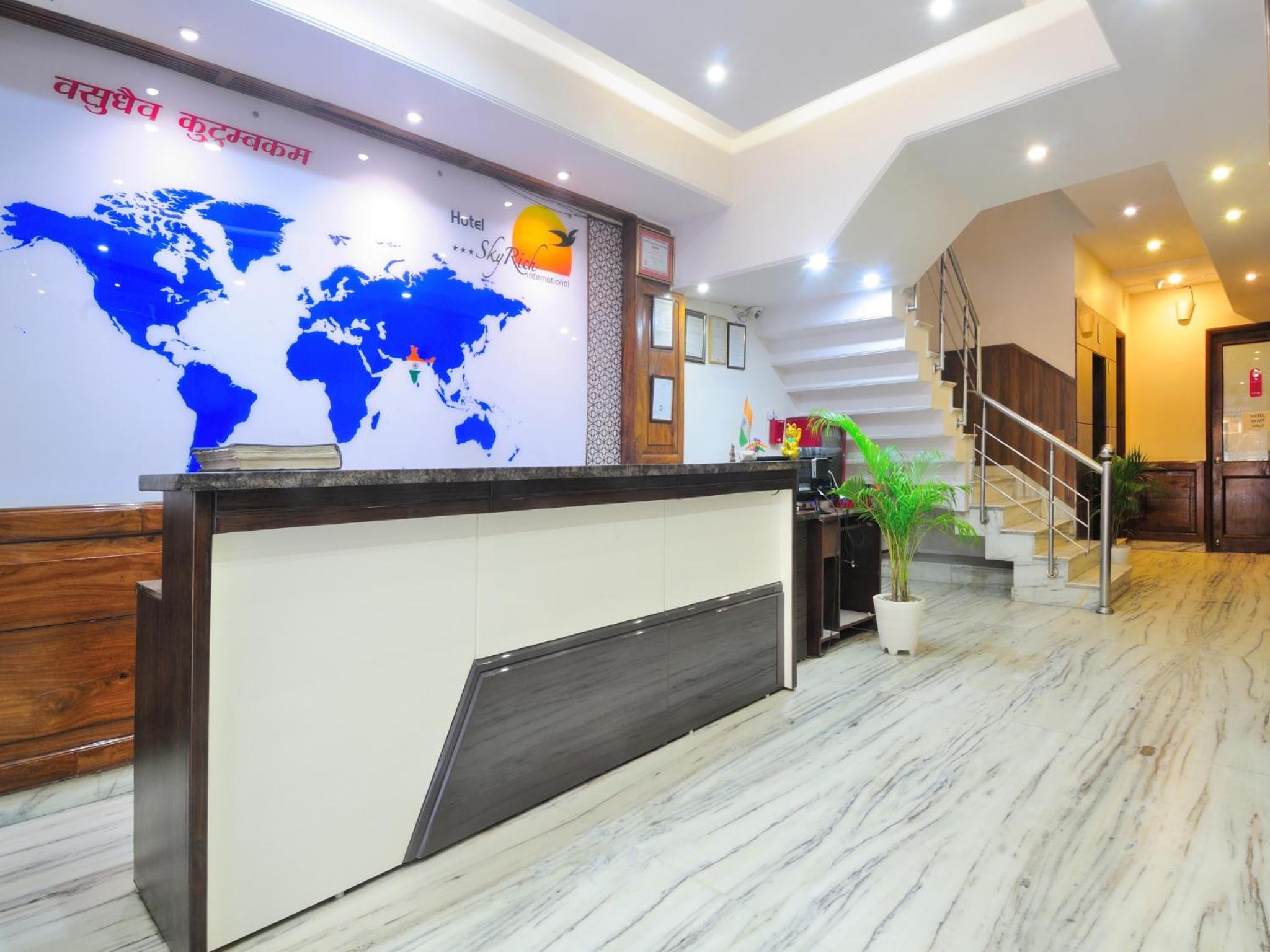 Lobby & Reception