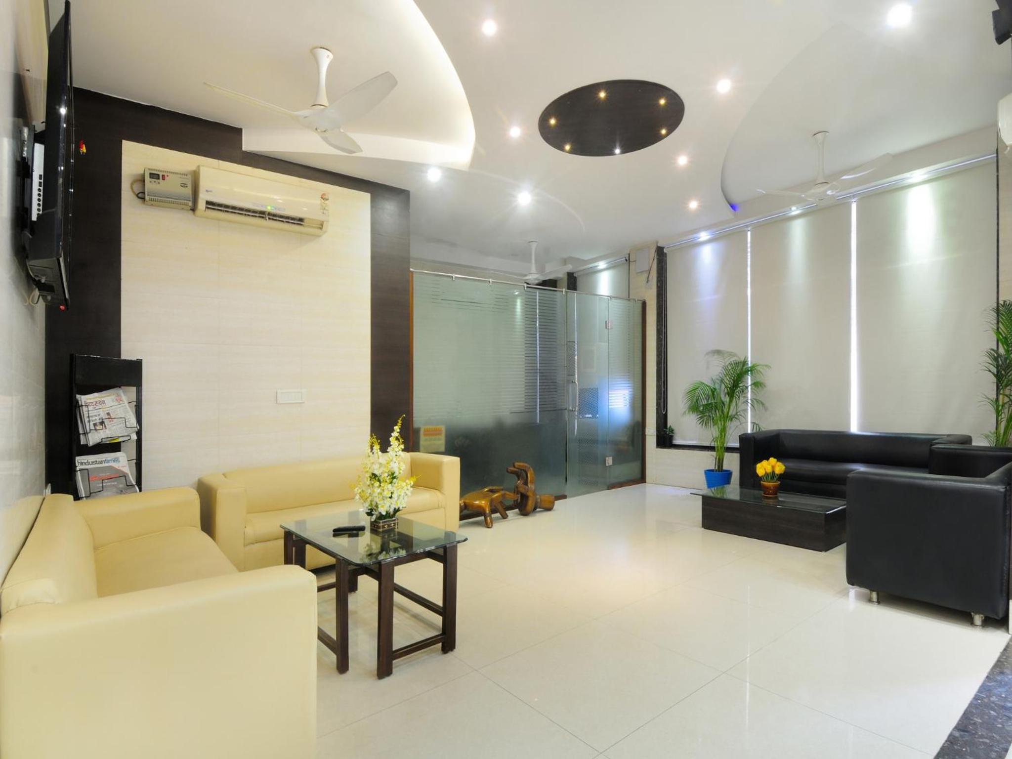 Lobby & Reception