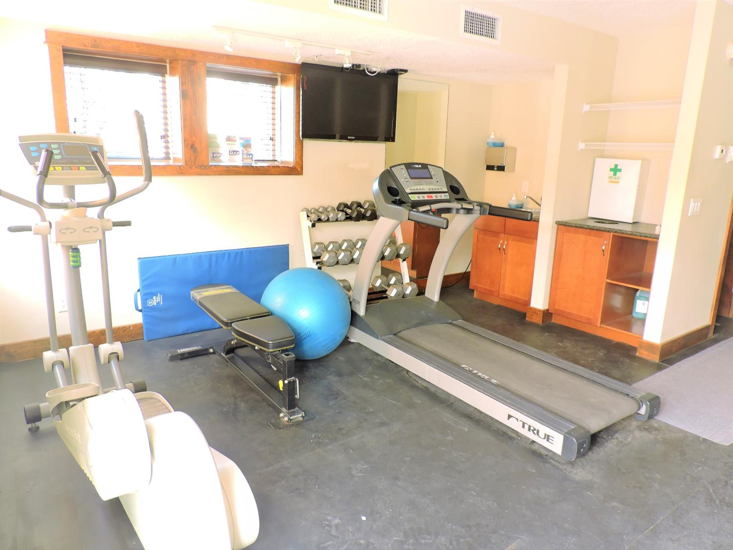 Spacious, Pet Friendly, Townhouse Hot Tub Perfect for Families!