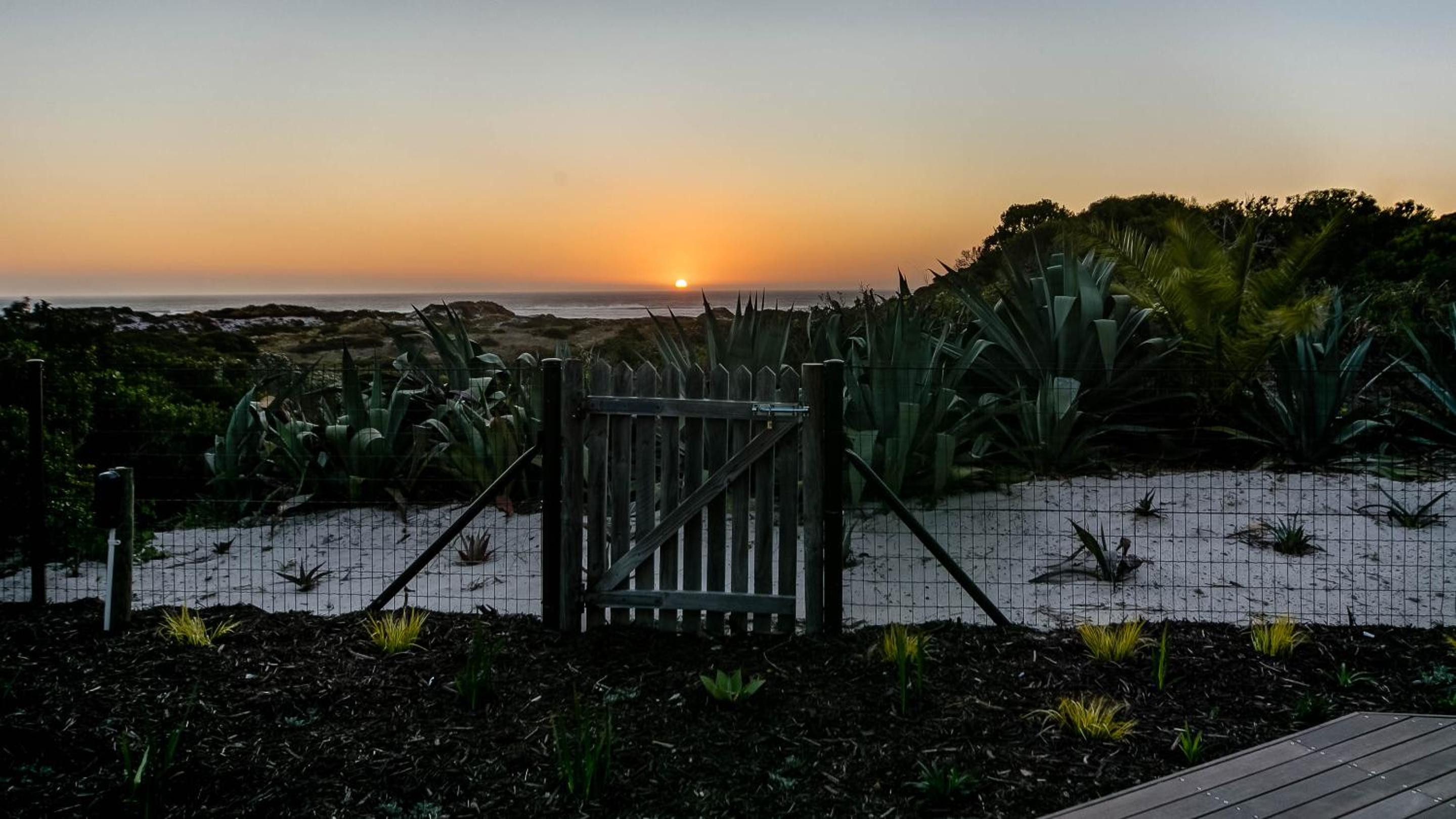 Willow Beach House - with backup power view 4