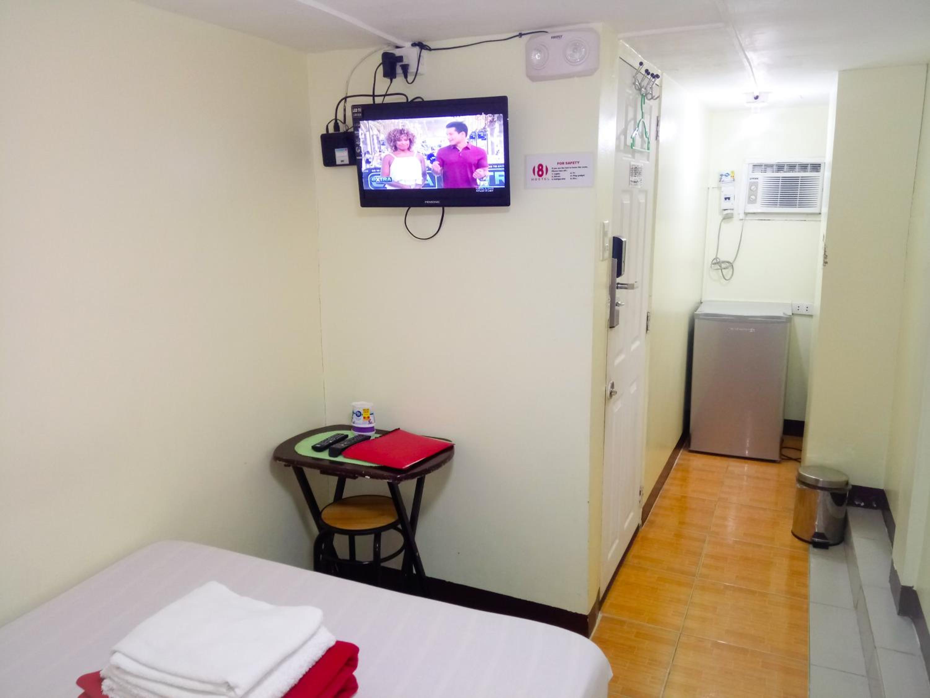 8Hostel
