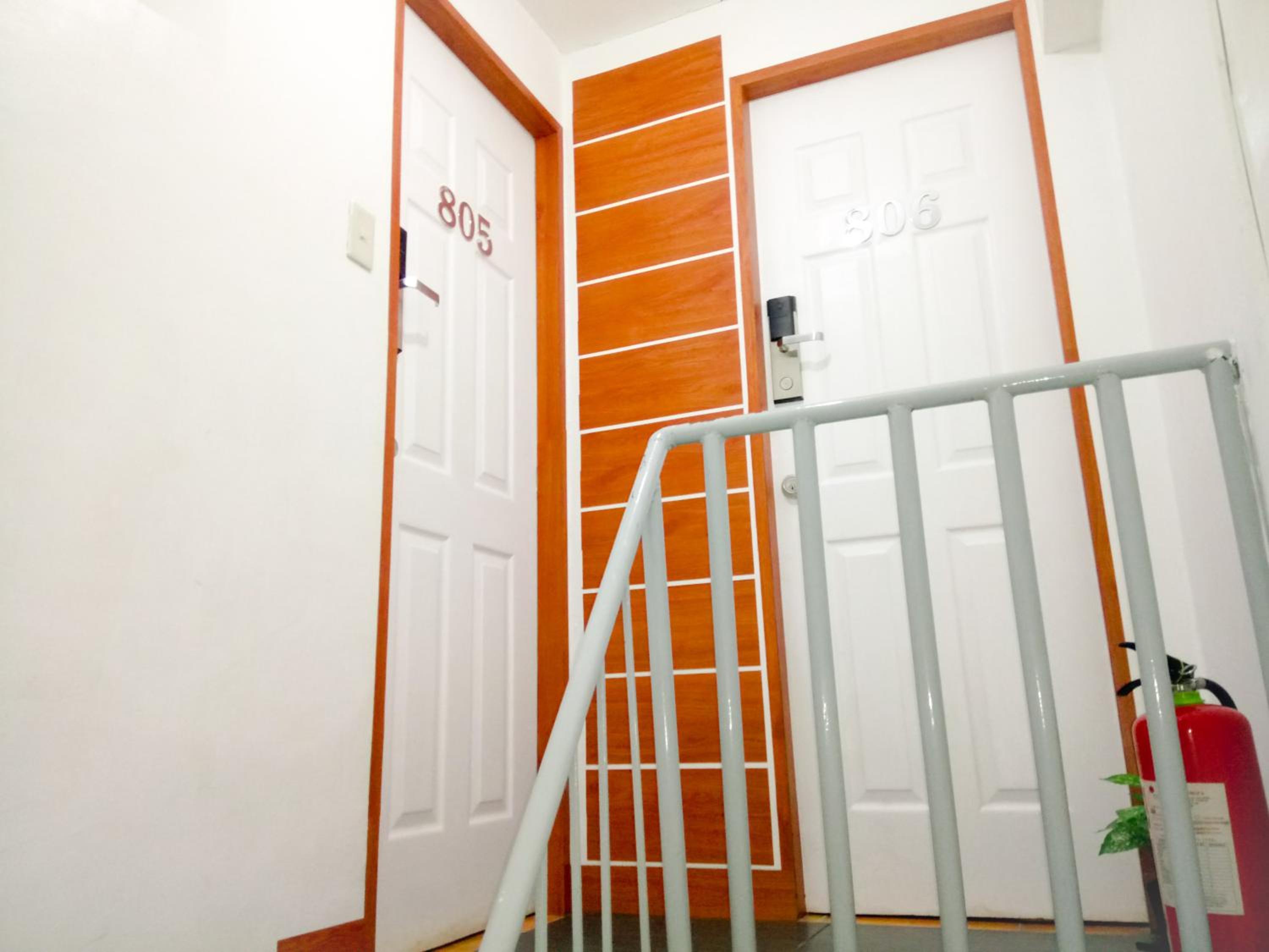 8Hostel