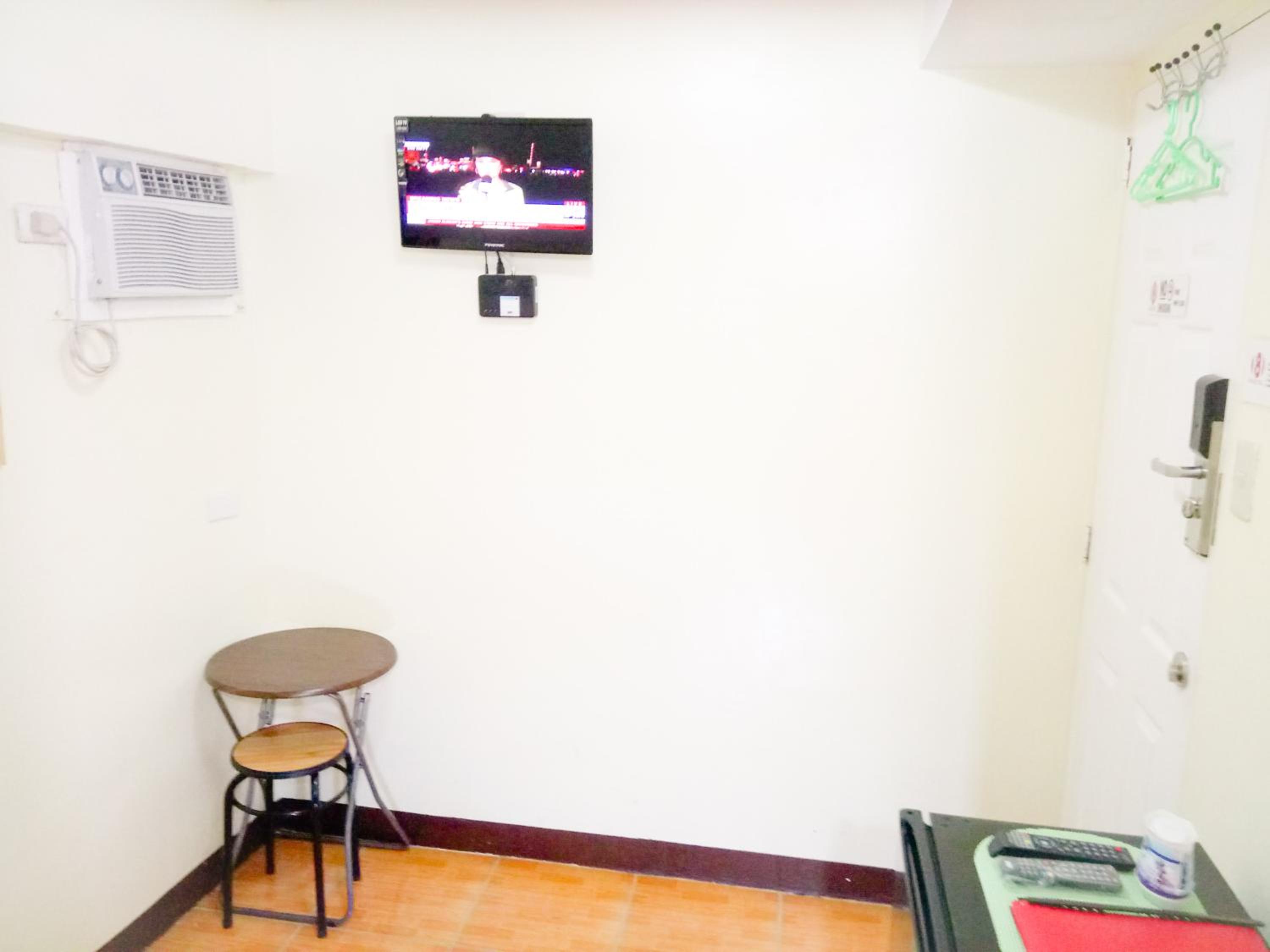 8Hostel