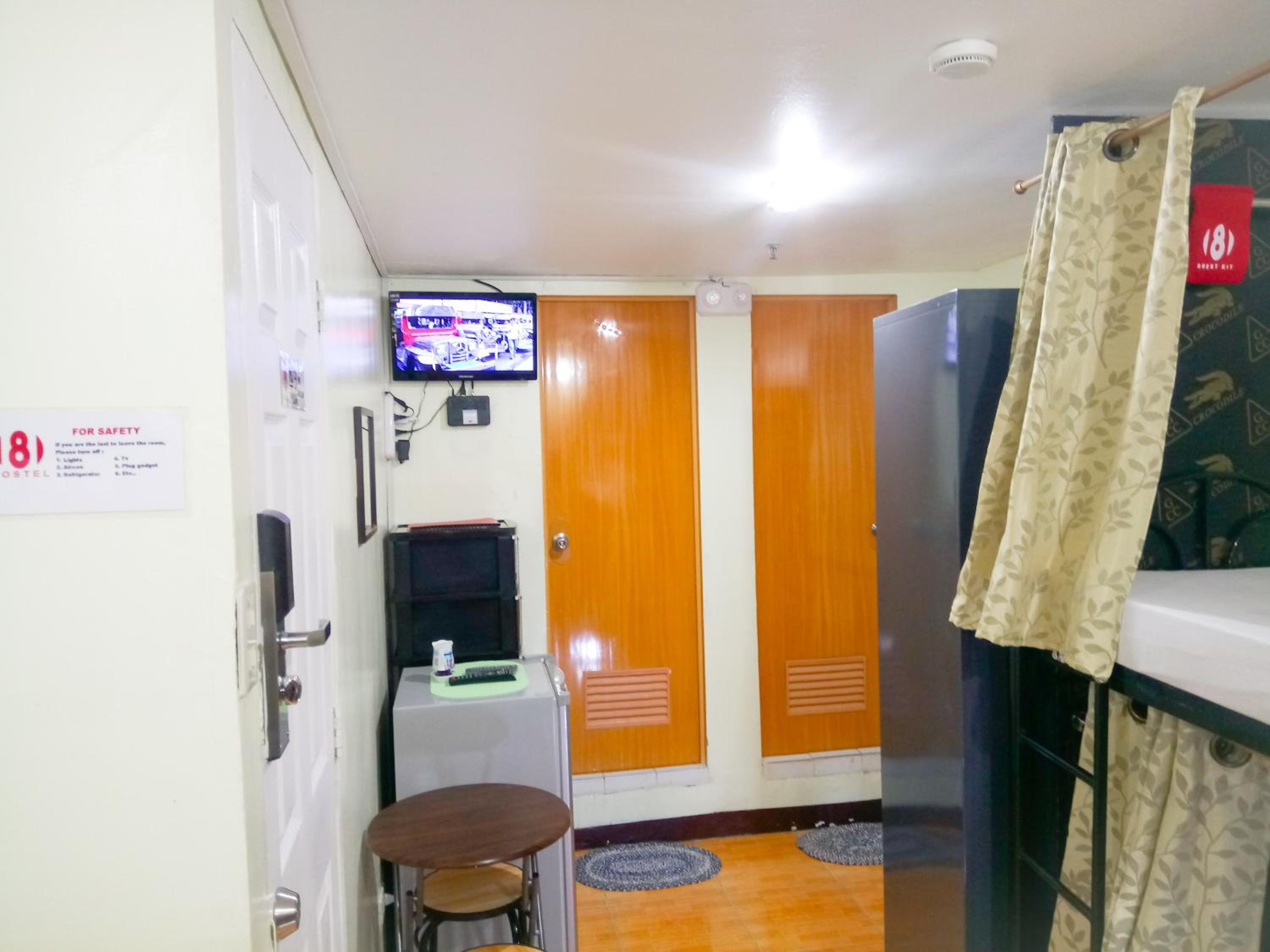 8Hostel