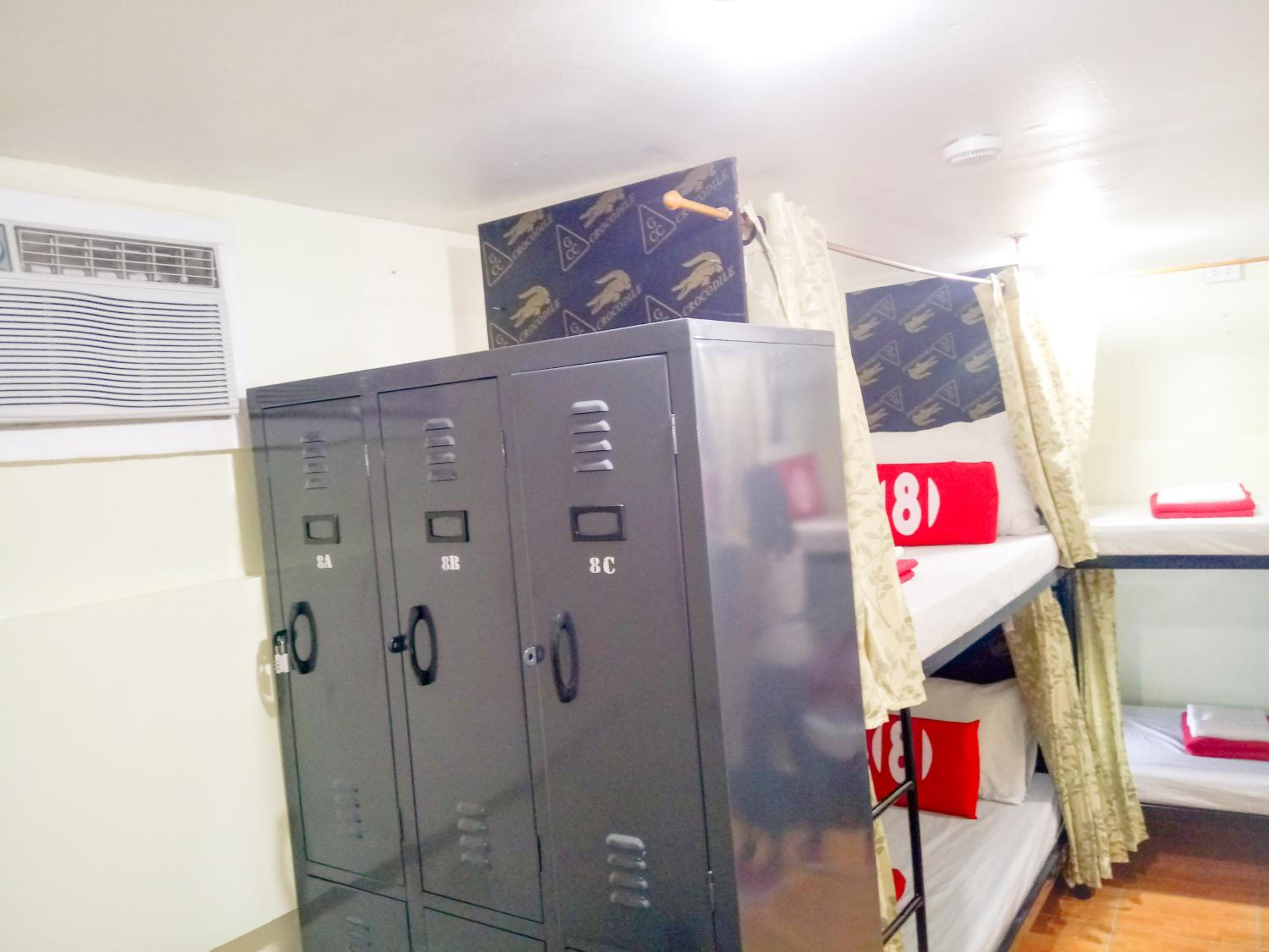 8Hostel