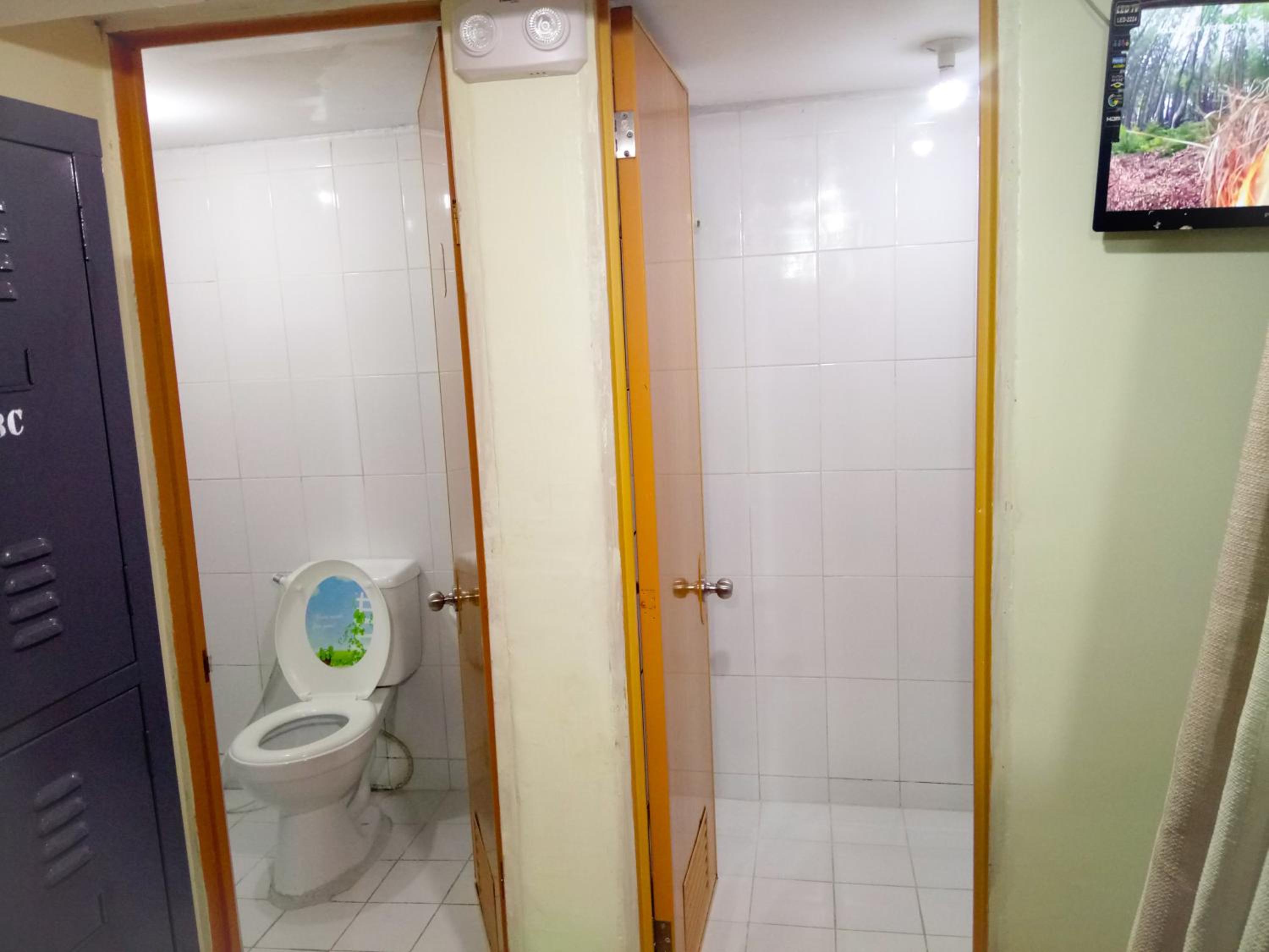 8Hostel
