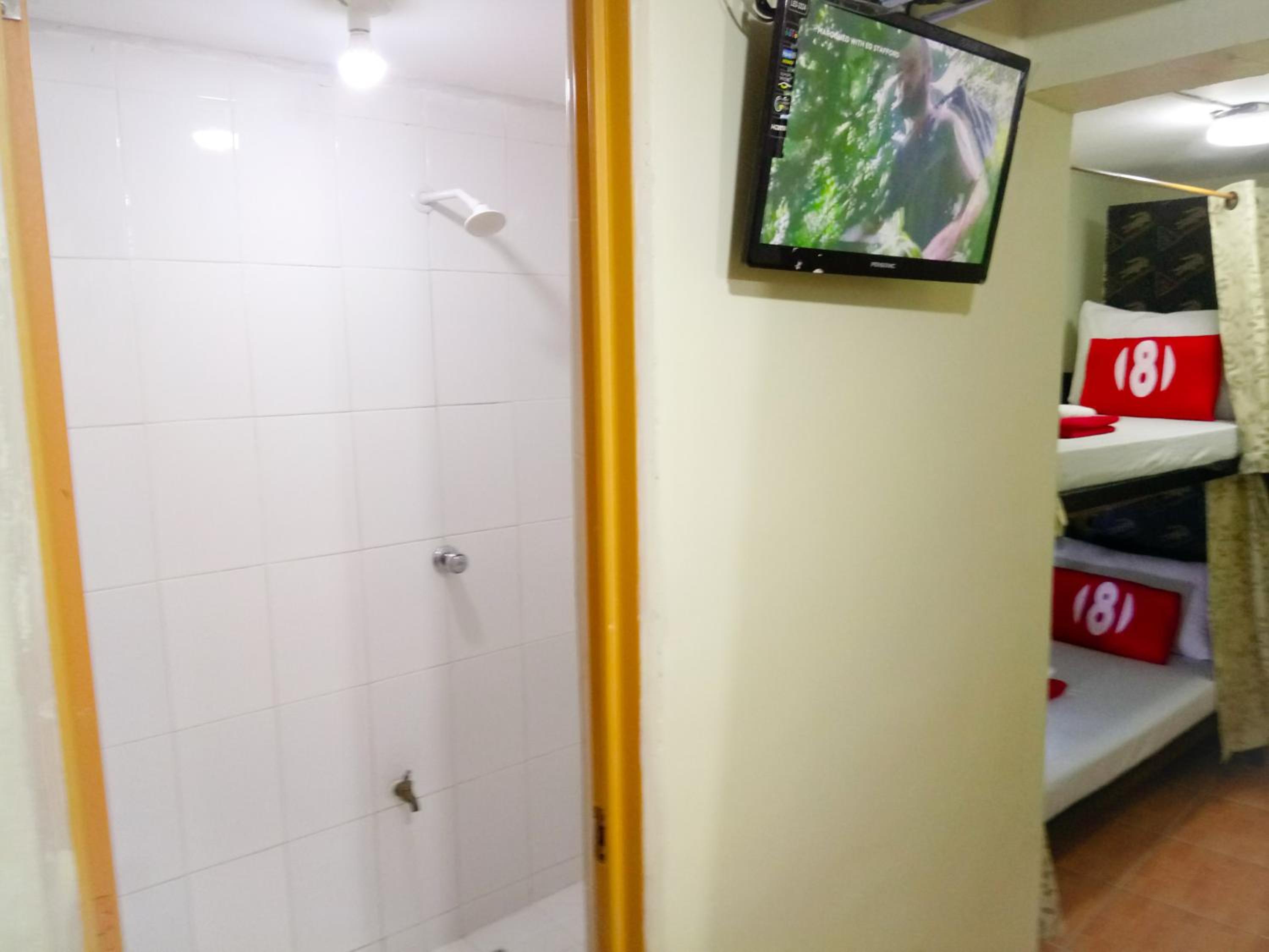 8Hostel