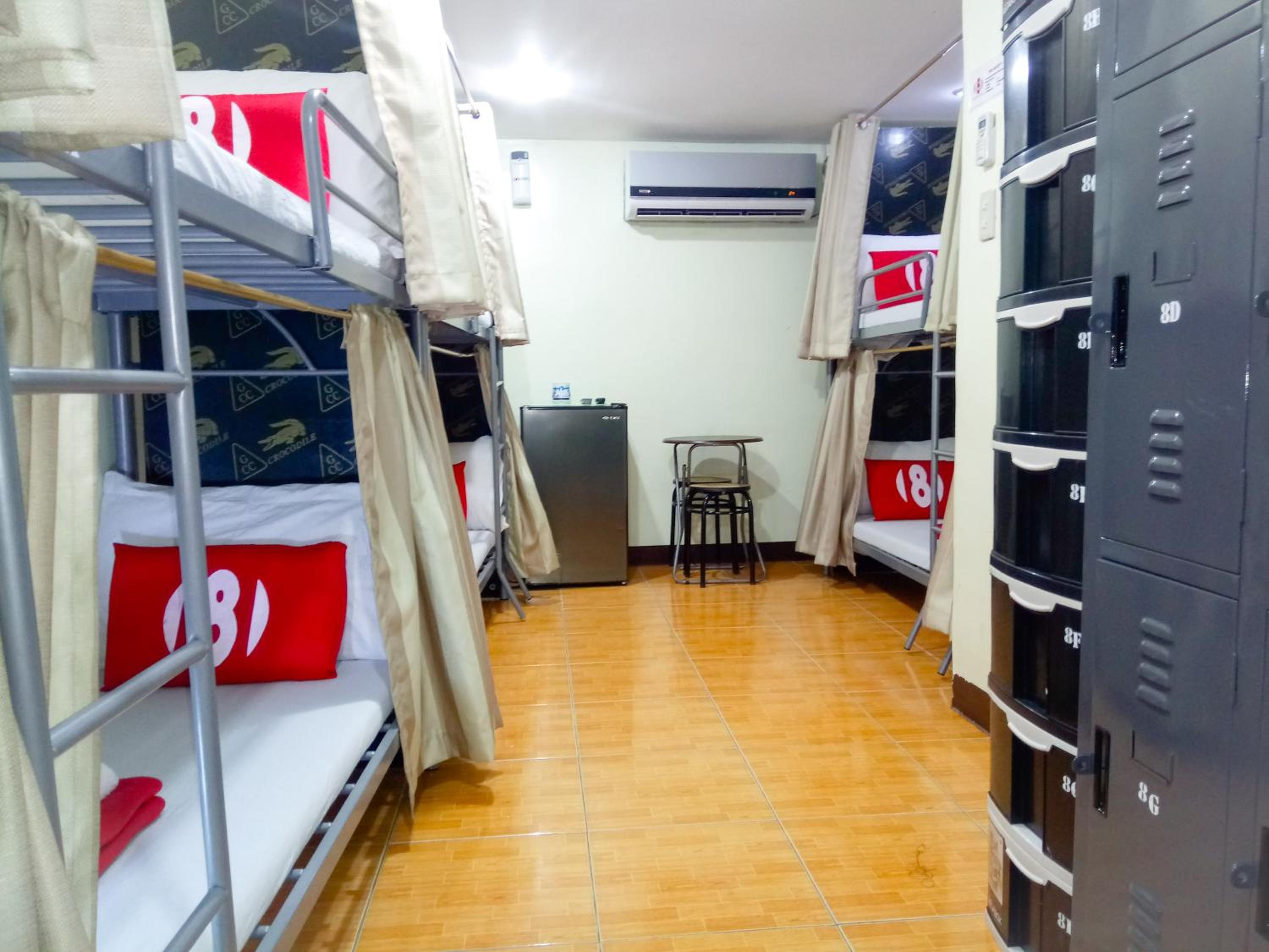 8Hostel