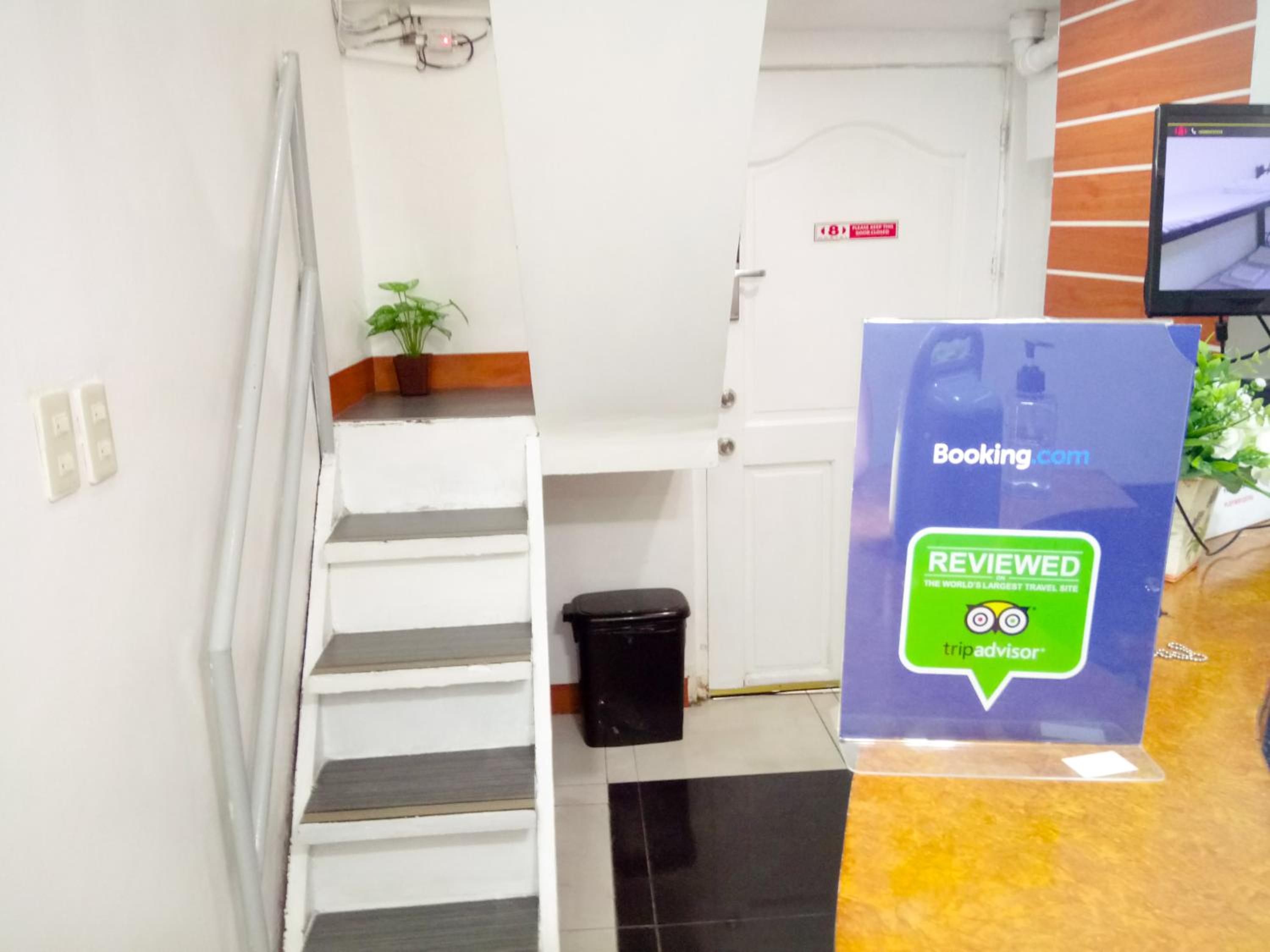 8Hostel