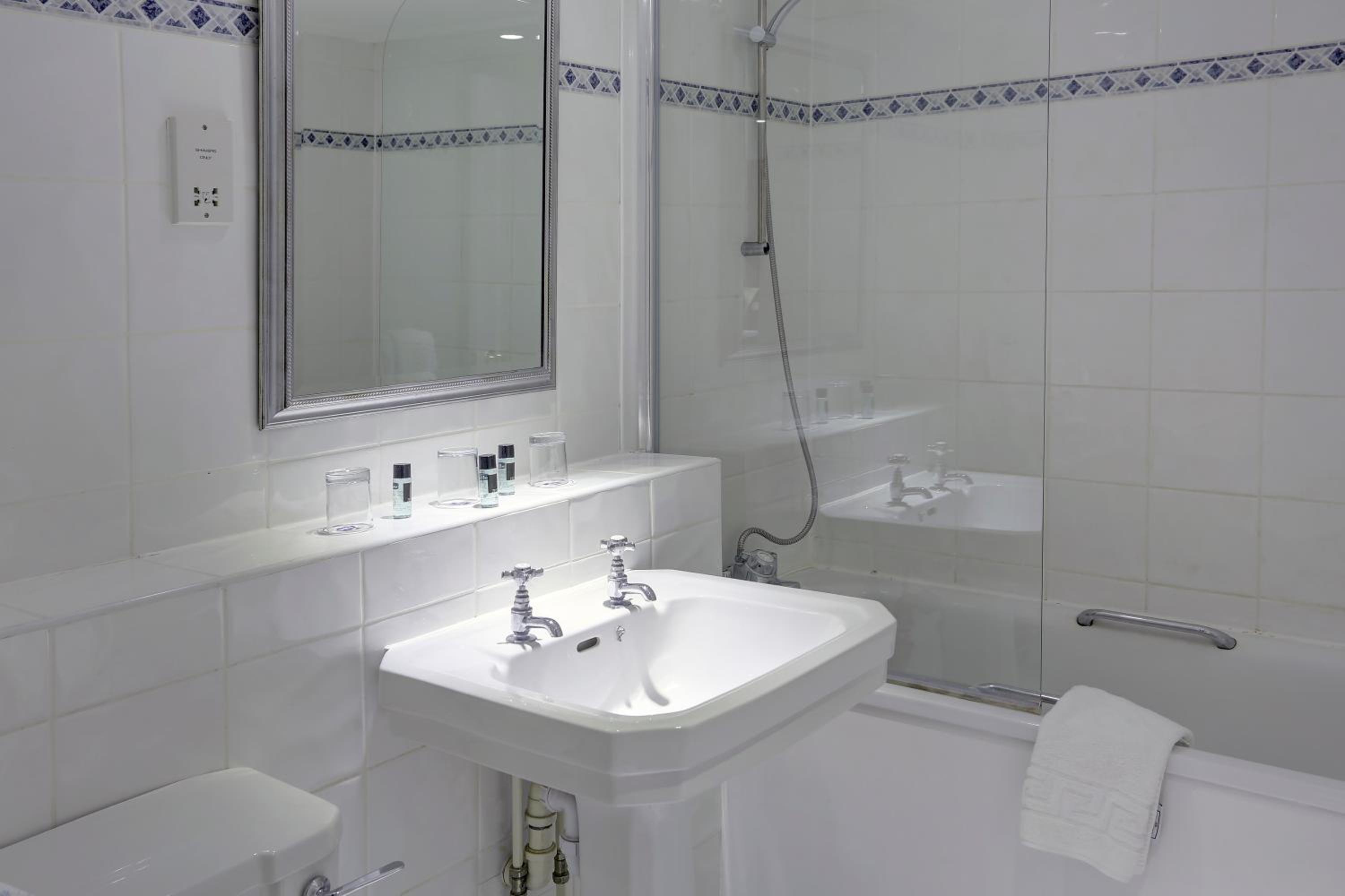 Walsall Vacations - Barons Court Hotel Walsall - Property Image 20