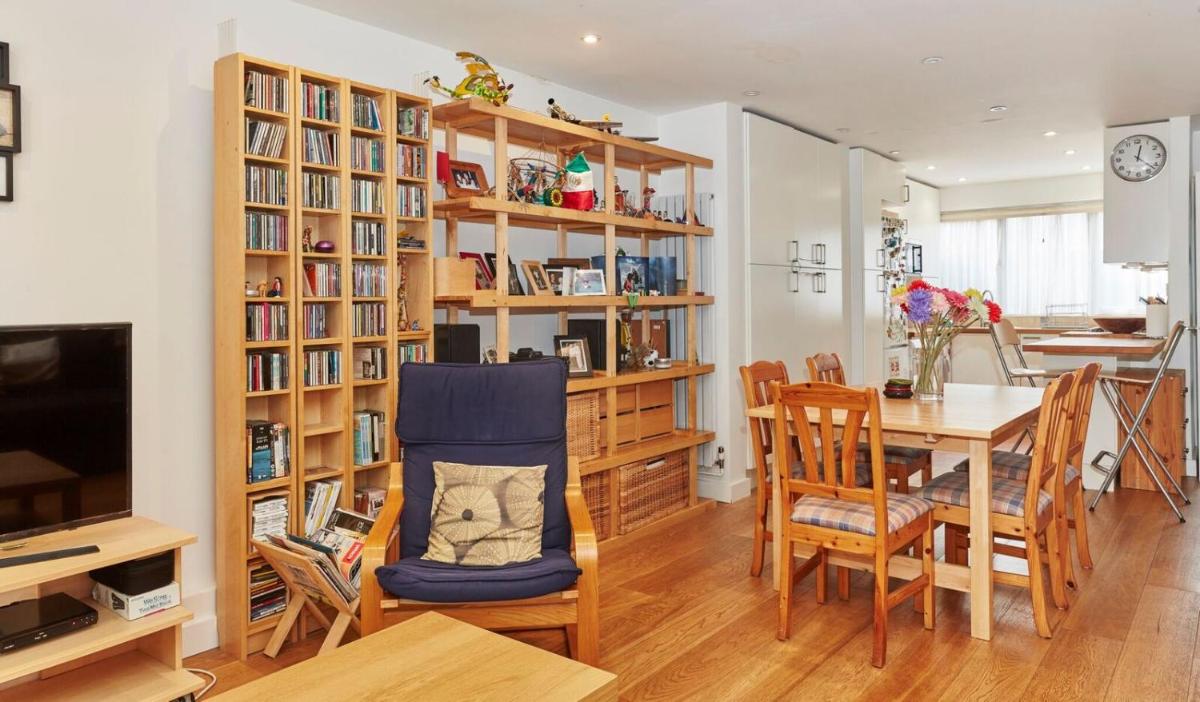 Brecknock Road House