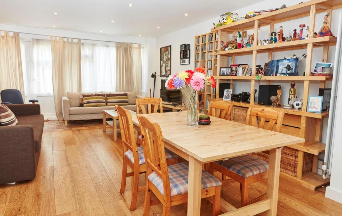Brecknock Road House