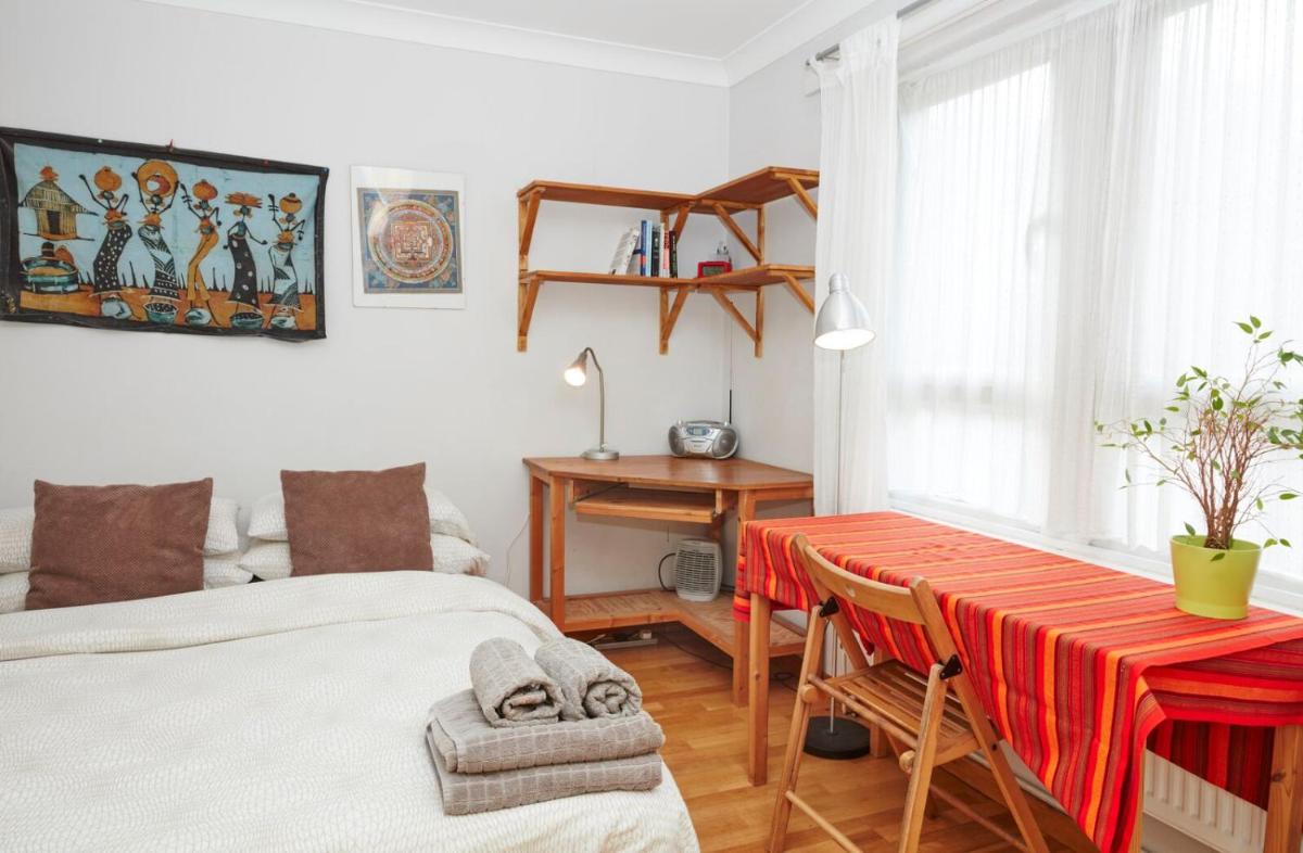 Brecknock Road House