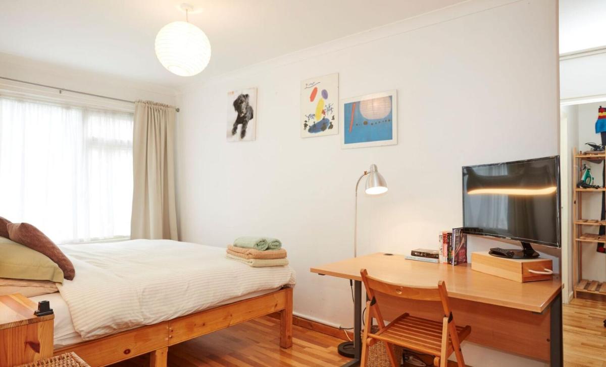 Brecknock Road House