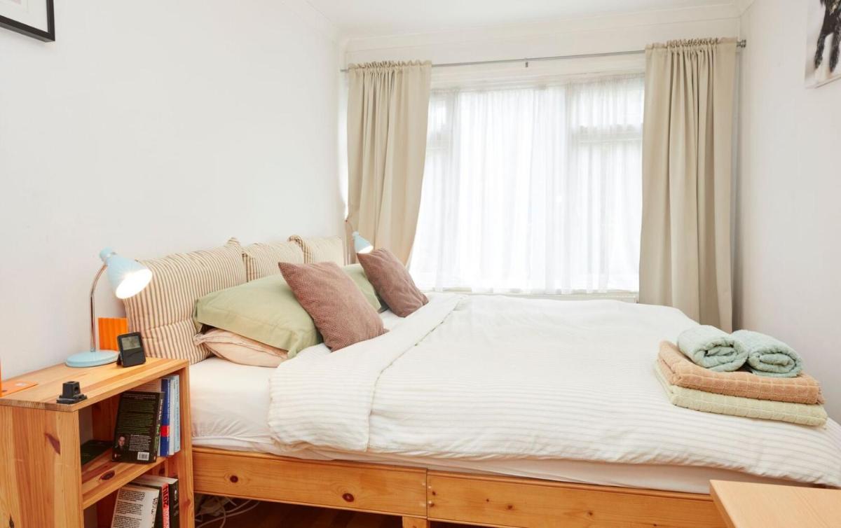 Brecknock Road House