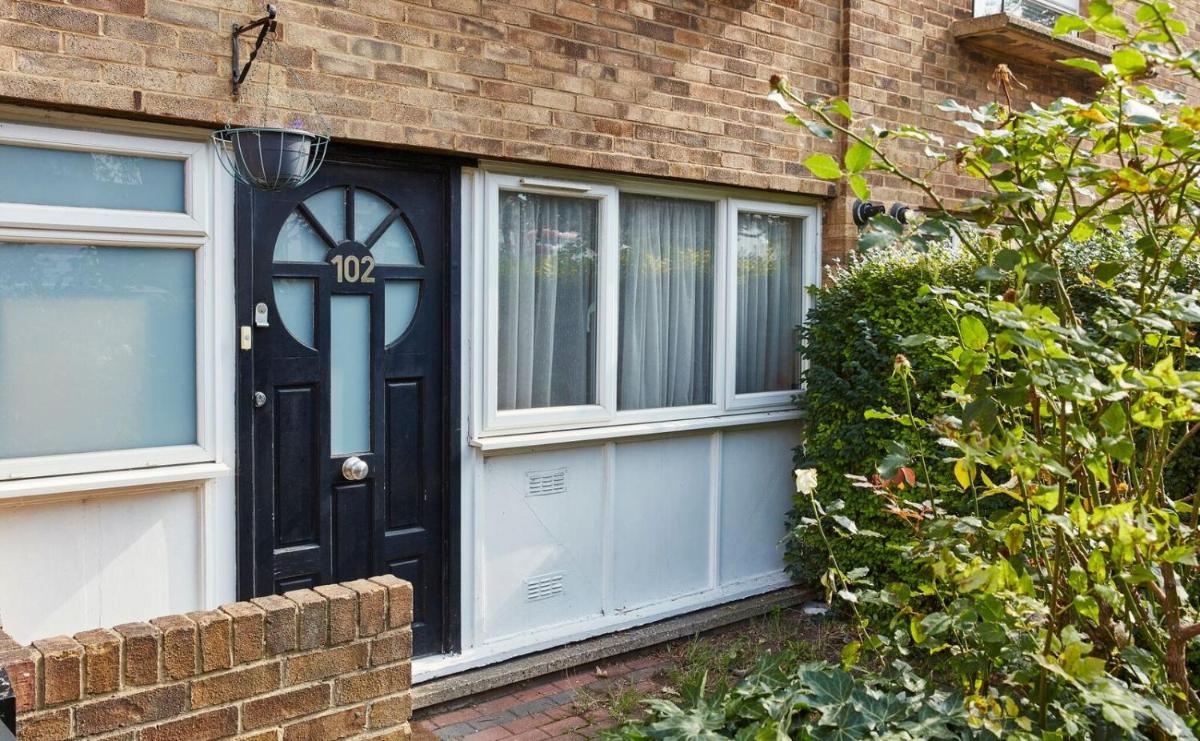 Brecknock Road House