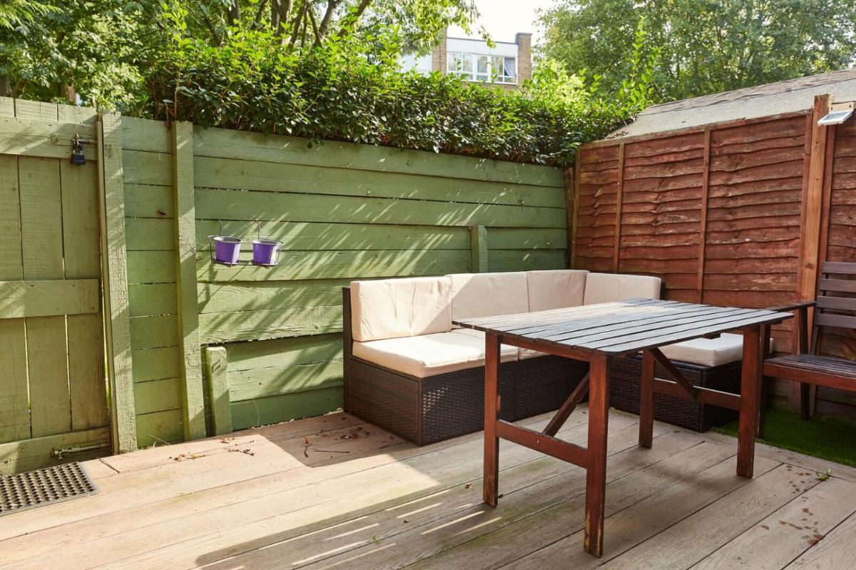 Brecknock Road House