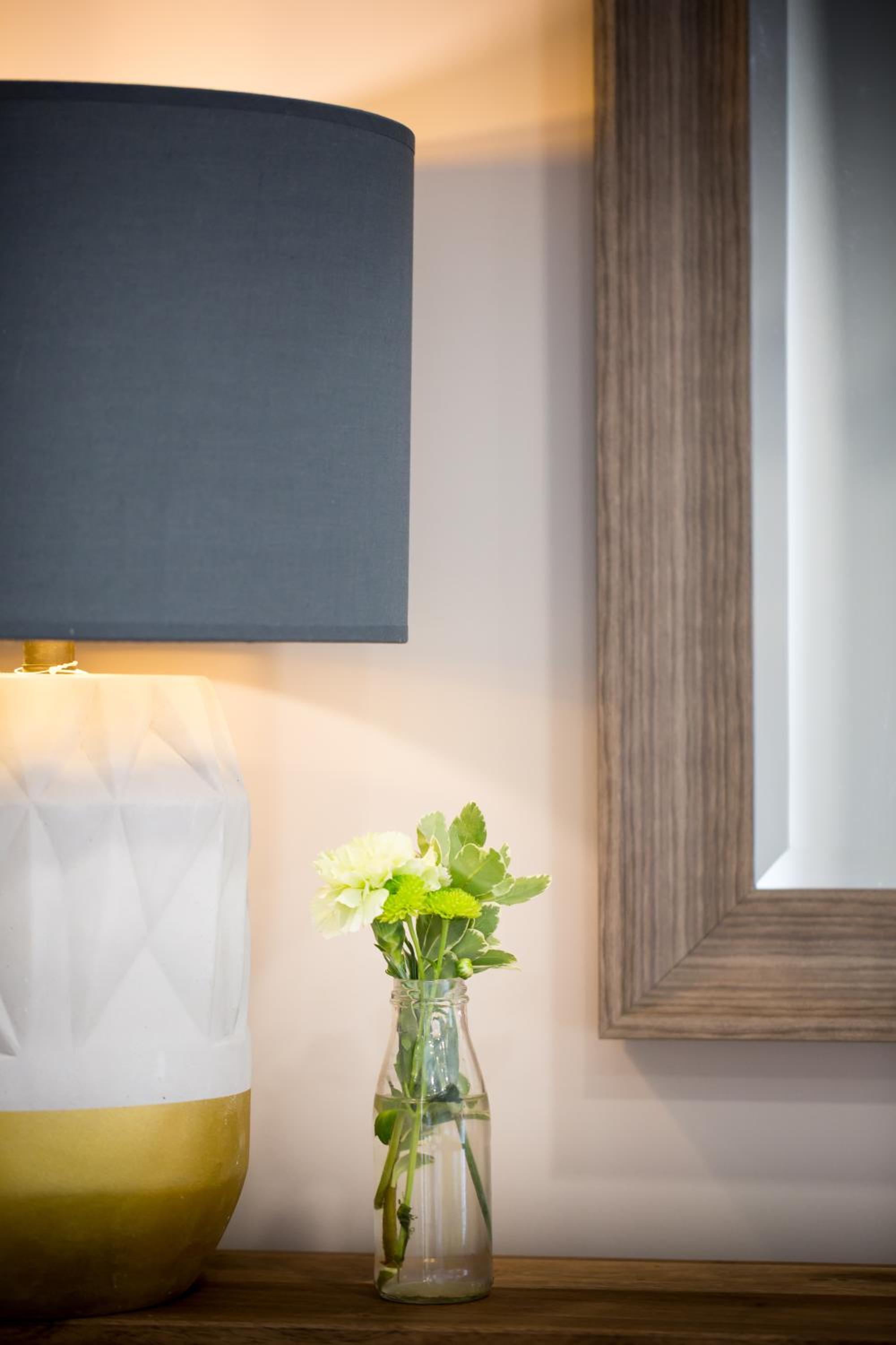 Darlington Arms by the airport - Free parking -Bar & Food