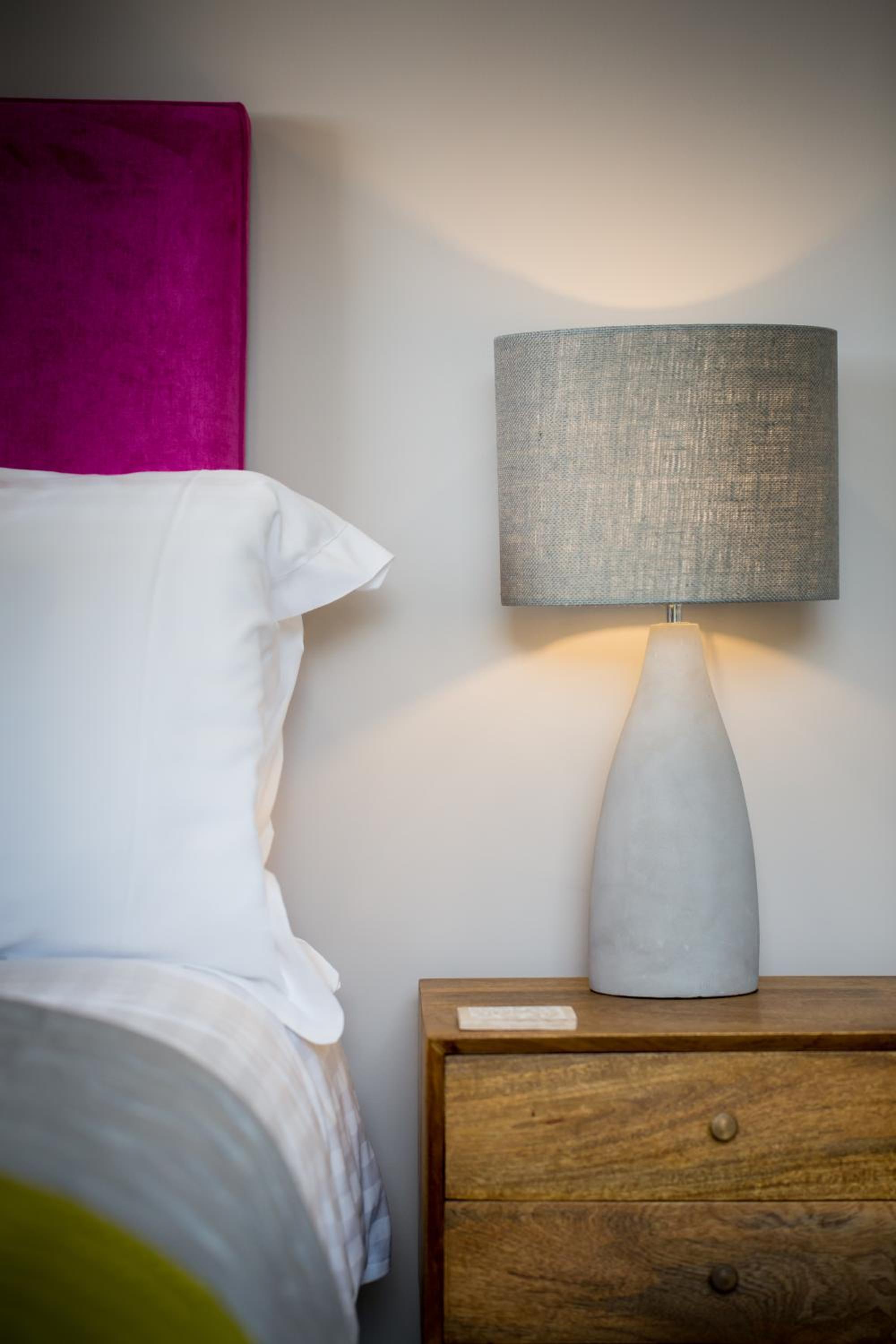 Darlington Arms by the airport - Free parking -Bar & Food