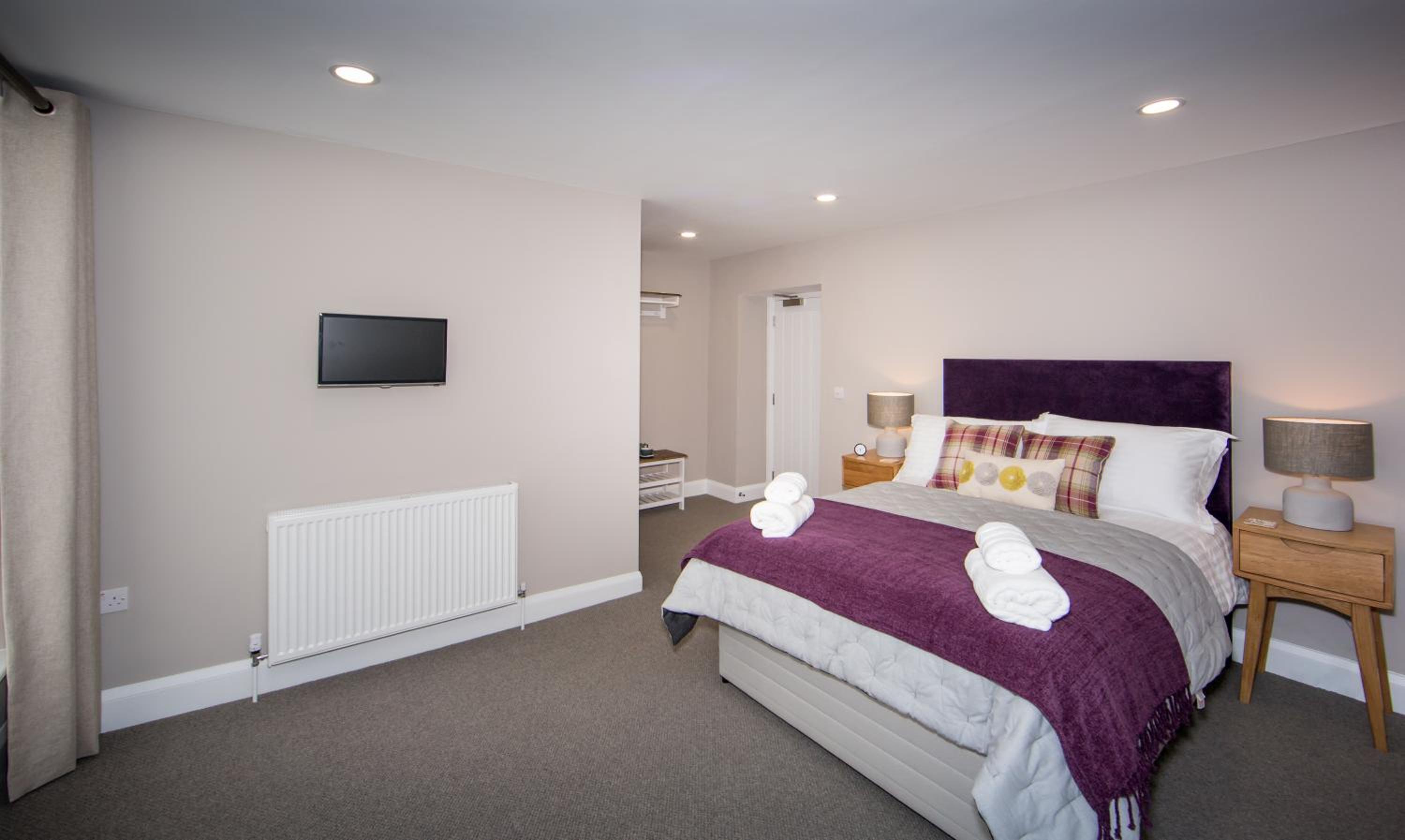 Darlington Arms by the airport - Free parking -Bar & Food